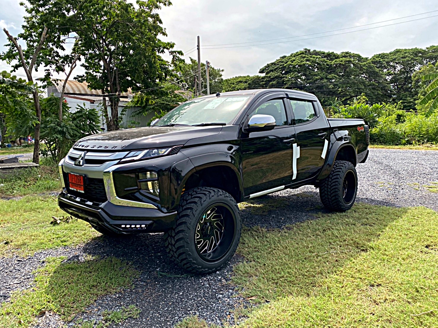 TRITON ป้ายแดงจัดทรงเมกาที่ STEP9