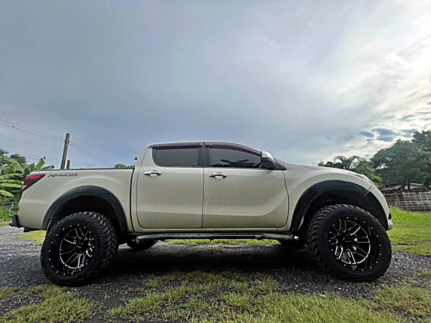 ตัวอย่างการแต่งรถแนวเมกา สำหรับ MAZDA