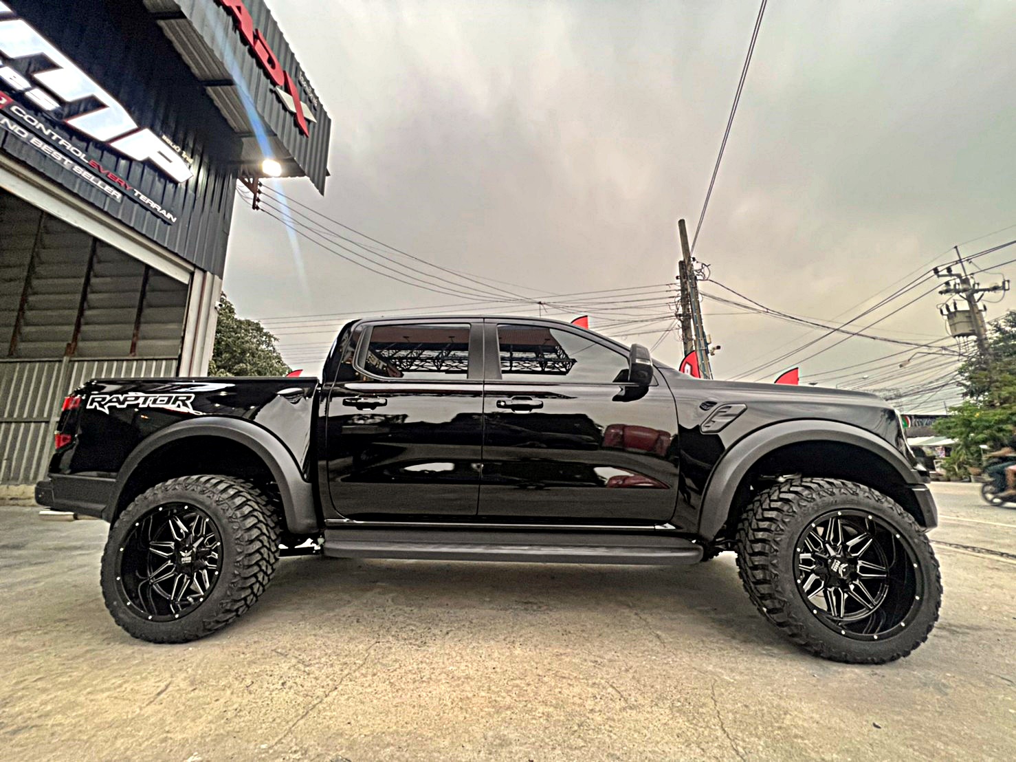 FORD RAPTOR NEXTGEN V6 ทำทรงเมกาที่ STEP9