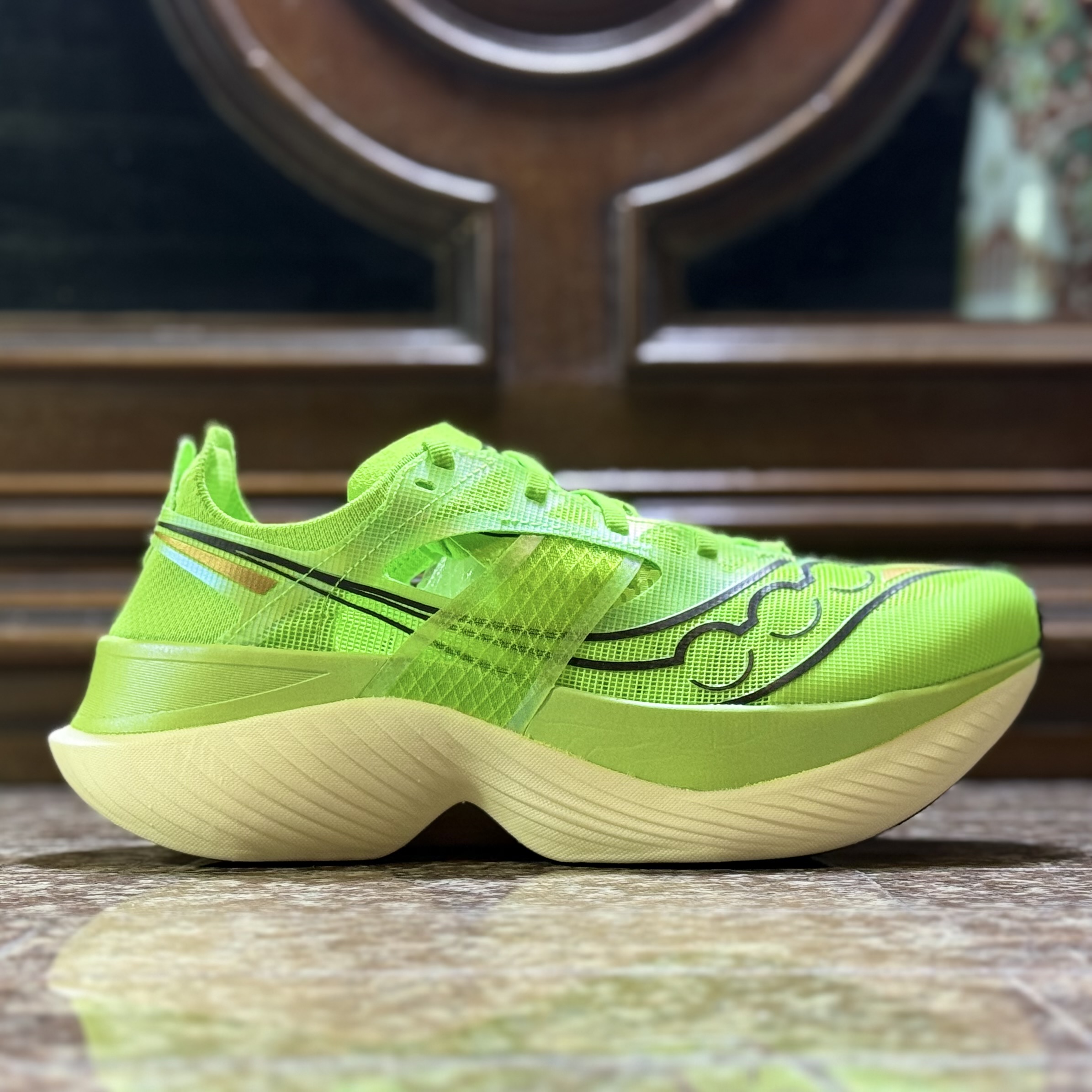 รองเท้าวิ่ง Saucony Endorphin Elite ‘Slime’ (M9US)