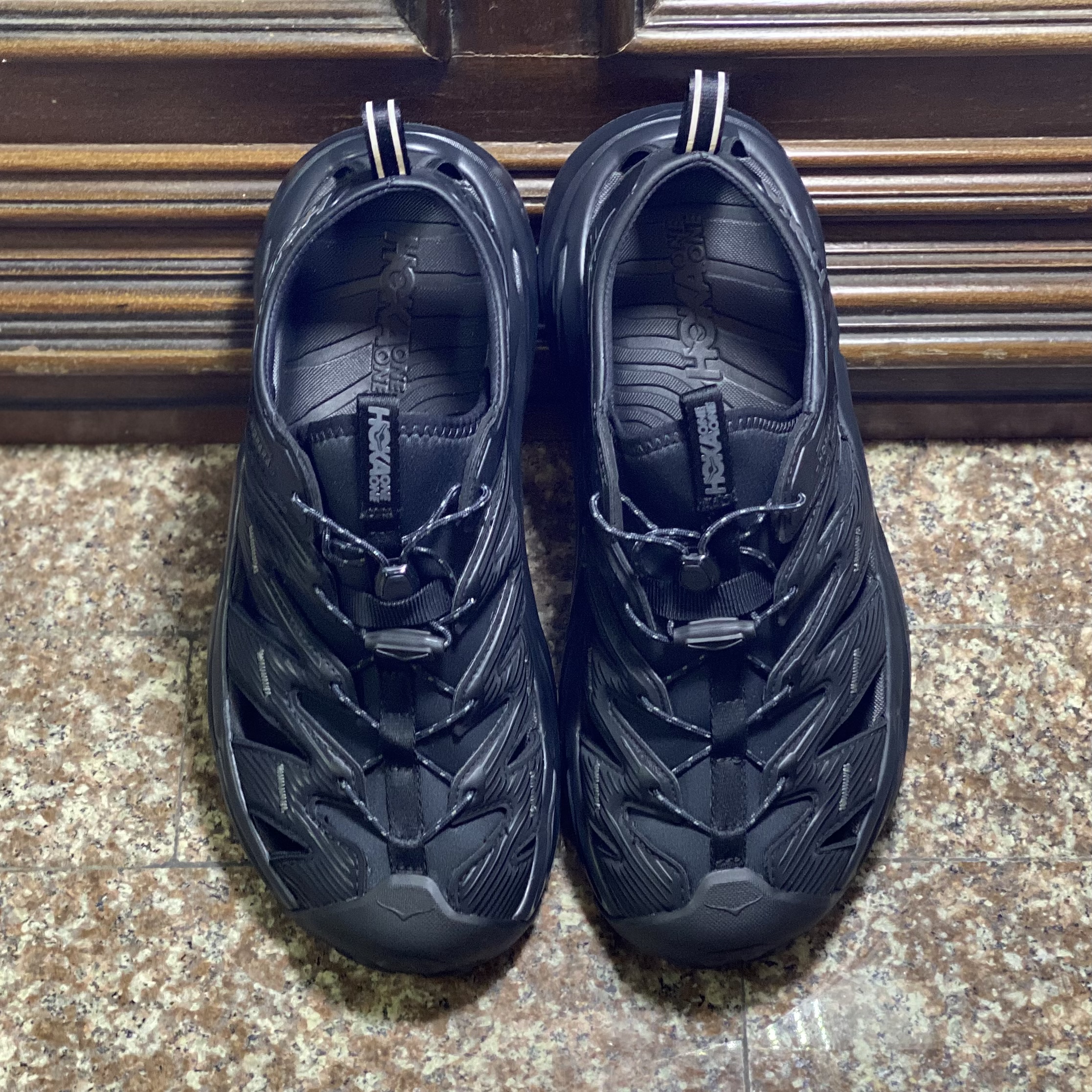 รองเท้า HOKA Hopara ‘TripleBlack‘ (W7.5/8US)