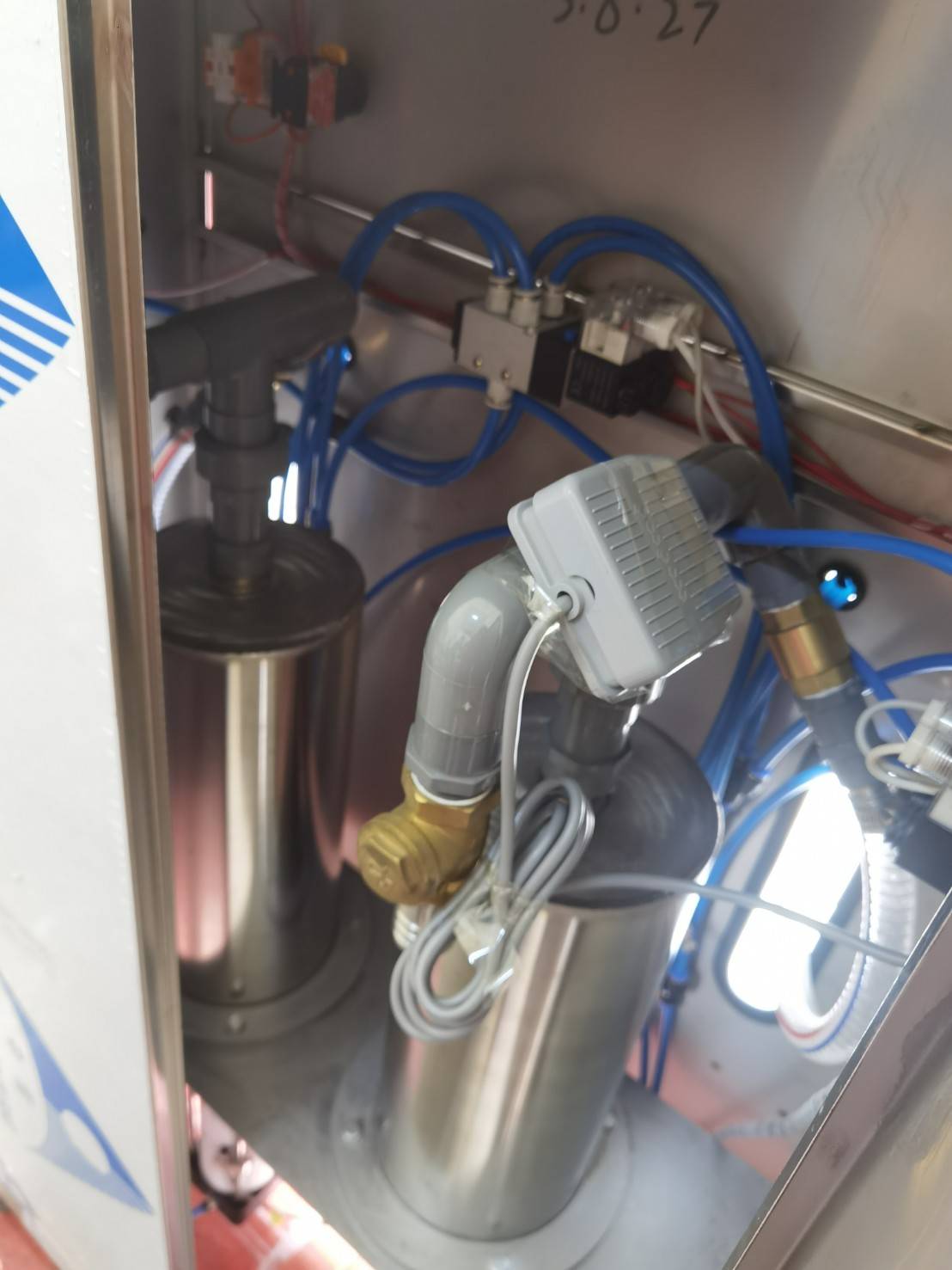 15424 เครื่องบรรจุของเหลวกึ่งอัตโนมัติ ขนาด 100-5000ml สองหัว รุ่น GYJ-2