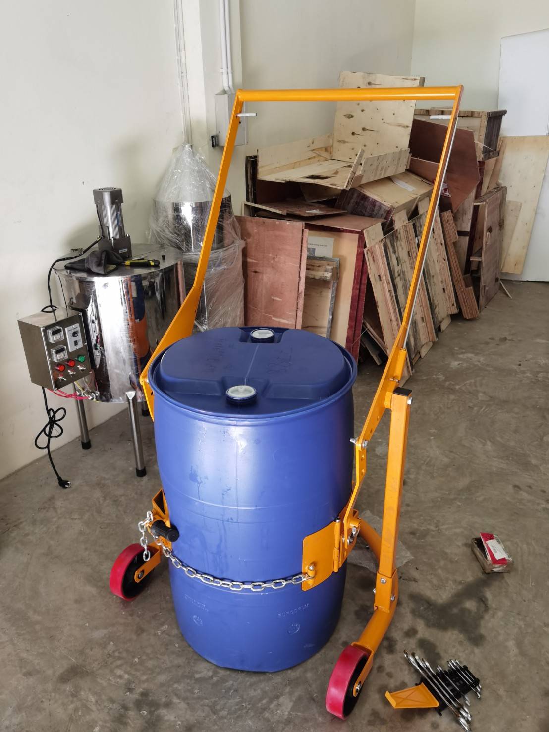 🌈13192 รถเข็นถังเหล็ก ถังพลาสติกขนาด 200 ลิตร สามารถเอนเทของเหลวได้สะดวก รุ่น HD80B