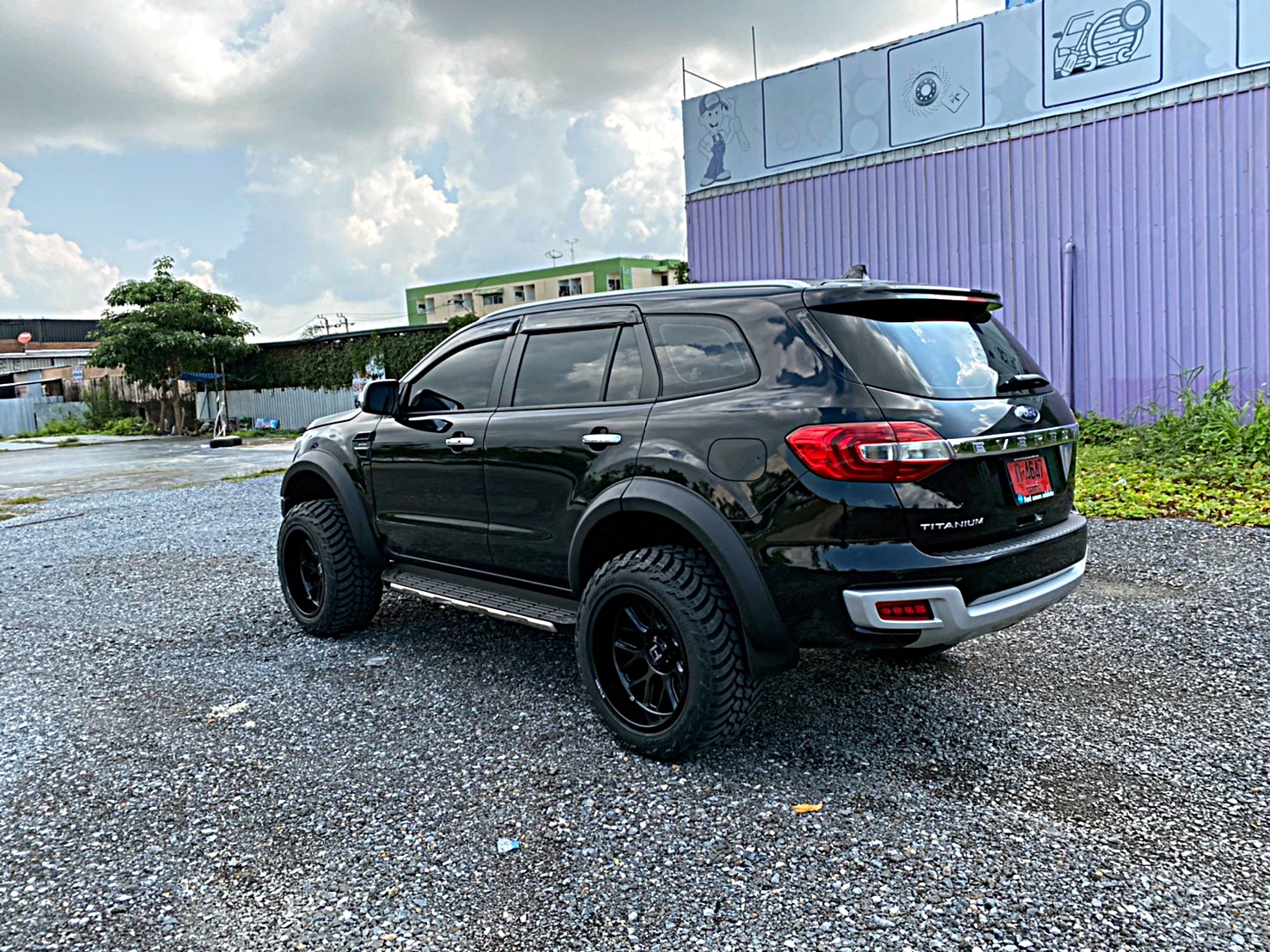 FORD EVEREST ทรงเมกา ล้อ HOSTILE H120 โคตรหล่อ