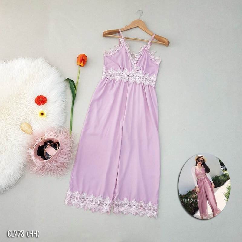 จั๊มสูทสายเดี่ยว