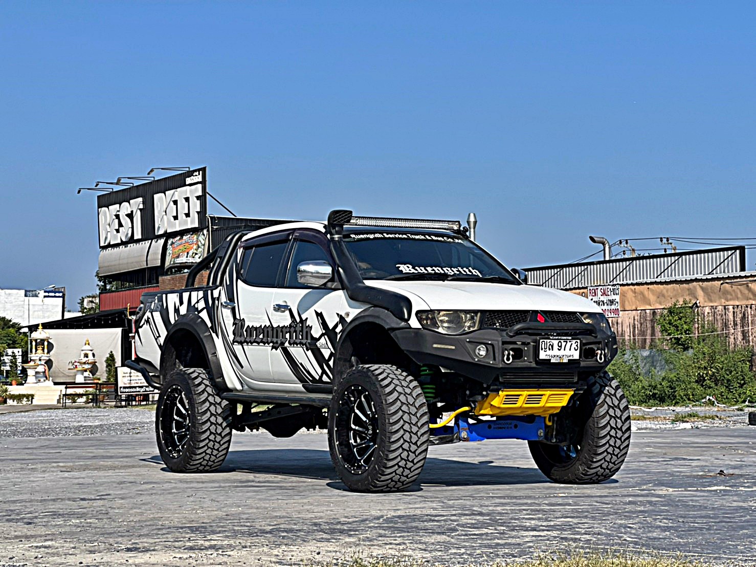 TRITON ทรงเมกา ที่ STEP9