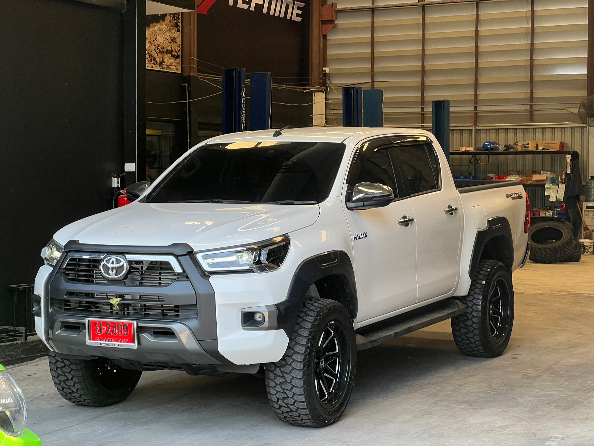 TOYOTA REVO ทรงเมกา จัดล้อแท้