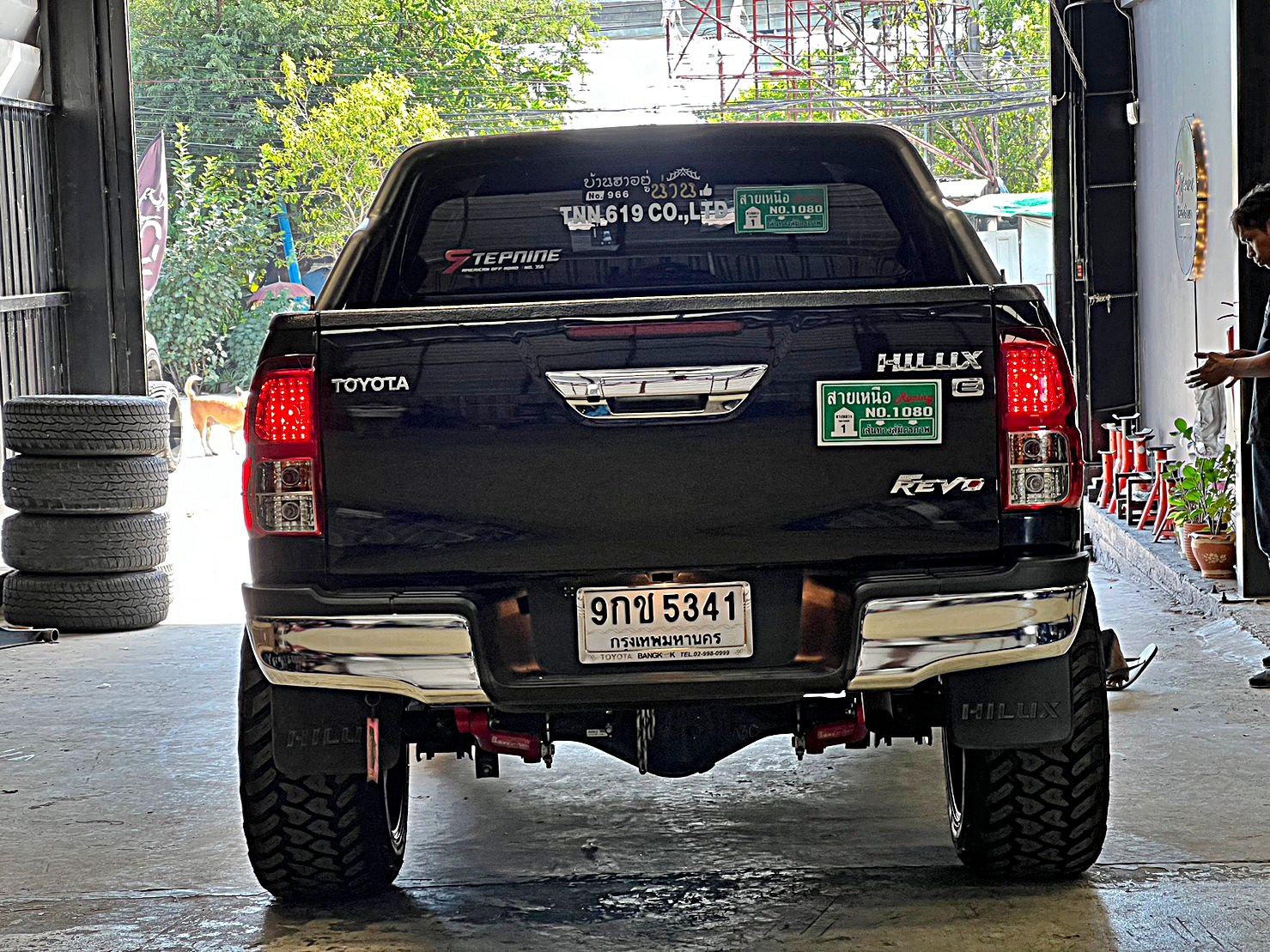 TOYOTA REVO แต่งทรงเมกาที่ STEP9