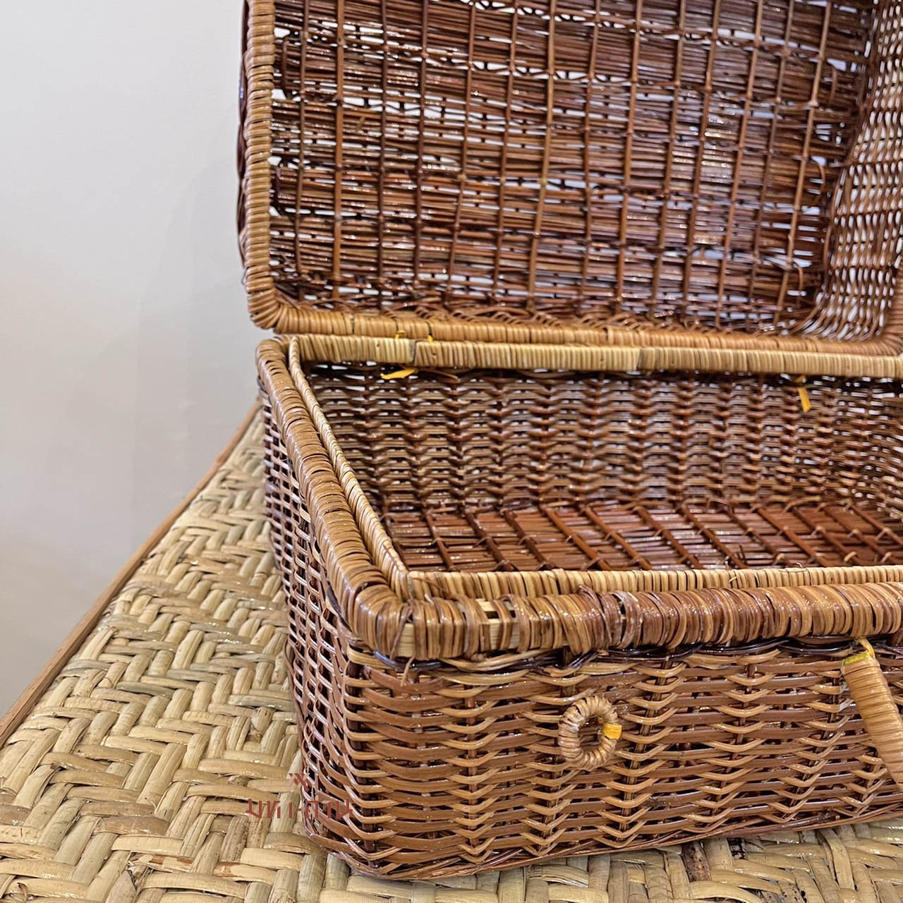 หีบสาน วินเทจ กล่องฝาปิด กระเป๋าพจมาน พร็อพถ่ายรูป 🗑