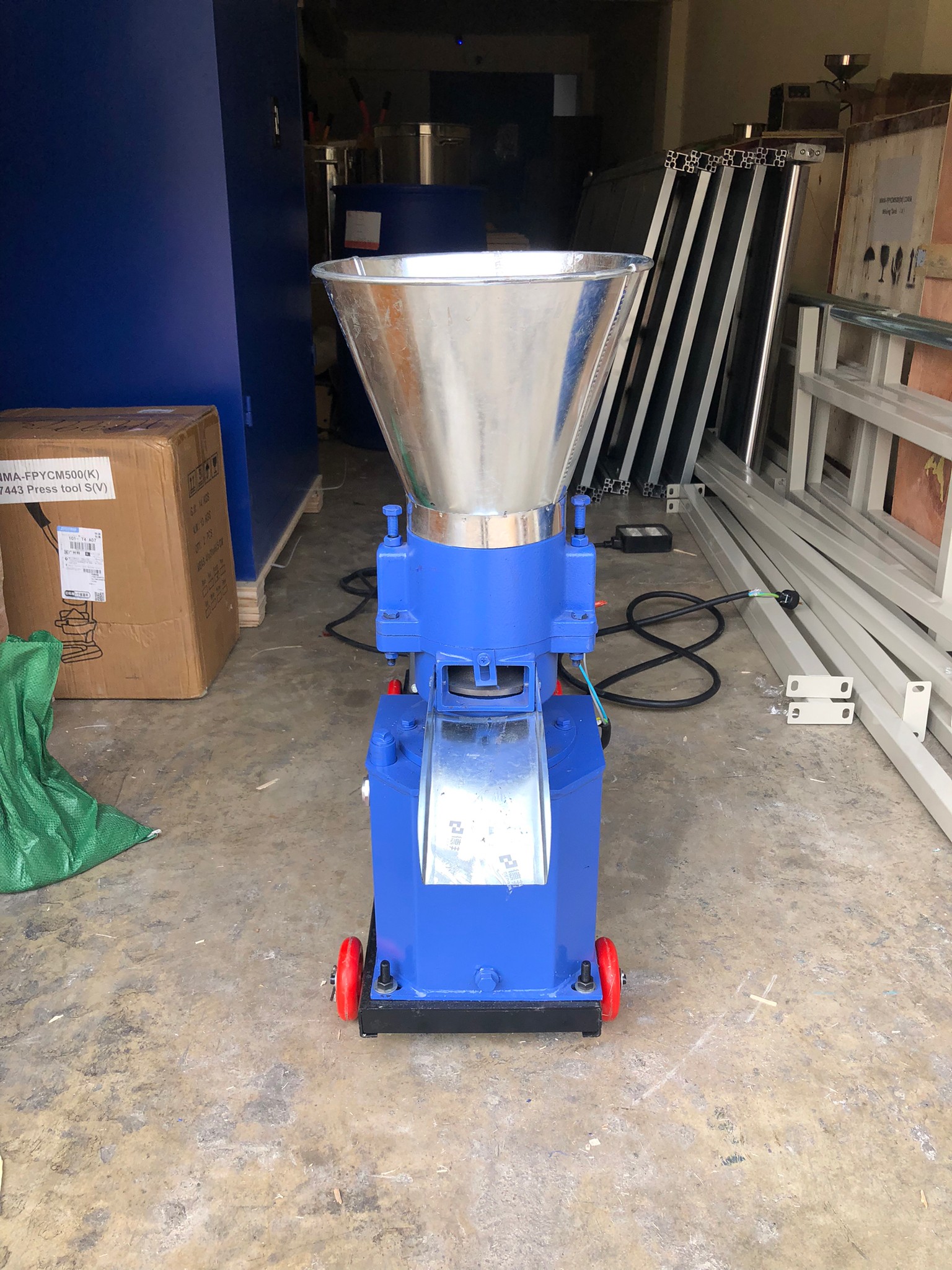 🌈13168 เครื่องอัดเม็ดอาหารสัตว์ อาหารอัดเม็ด แมว ปลา ไก่ นก วัว ใช้งานง่าย รุ่น 125 220v 4kw. animal feed pellet machine