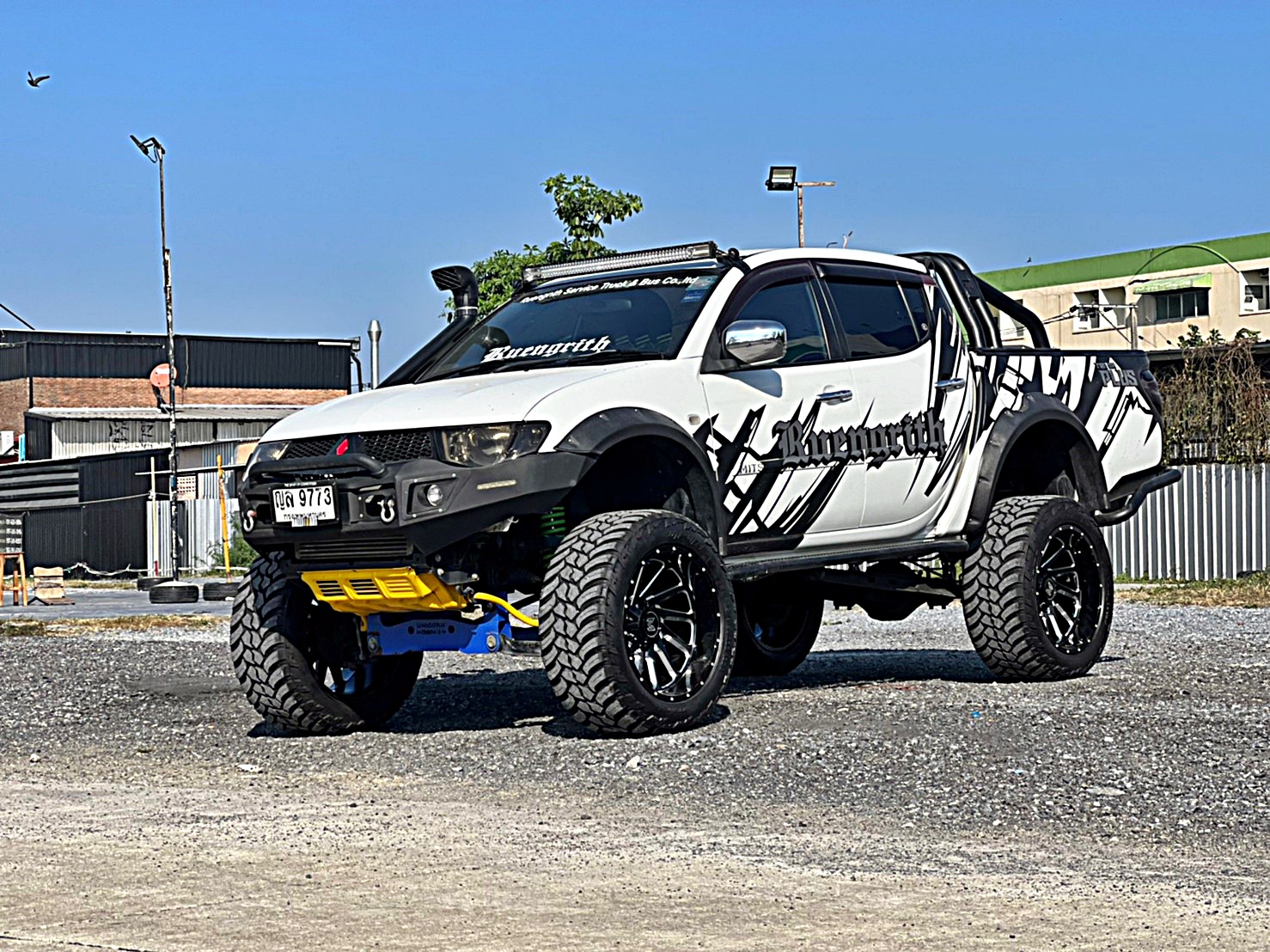 TRITON ทรงเมกา ที่ STEP9