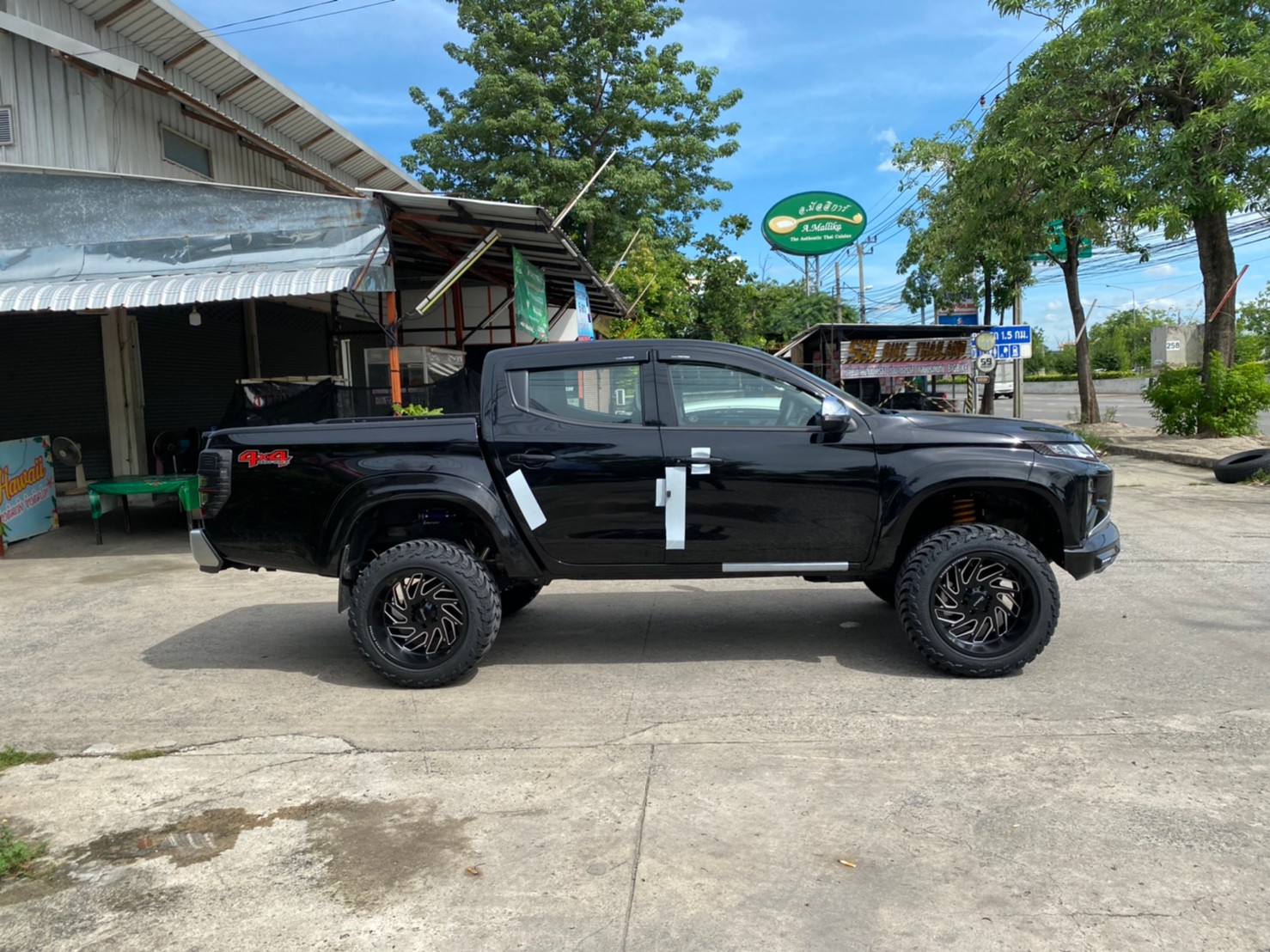 TRITON ป้ายแดงจัดทรงเมกาที่ STEP9