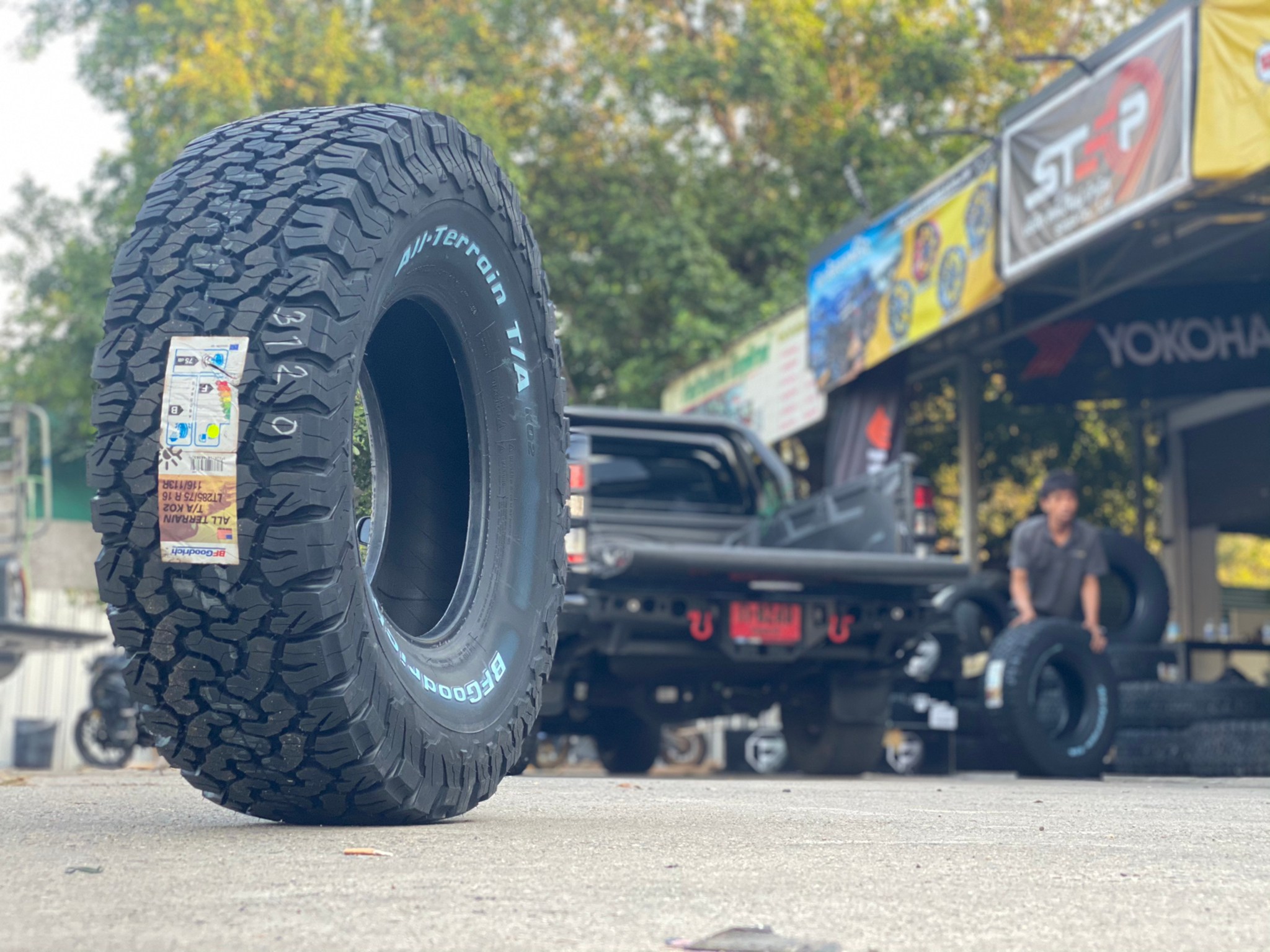 BF GOODRICH KO2 285/75-16 u.s.a ยางเทพๆ ราคาพิเศษ #BF #GOODRICH #KO2 บริการติดตั้งฟรี เติมลม N2ฟรี บริการหลังการขายฟรี ตลอดอายุการใช้งาน สลับยาง ถ่วงล้อเติมลม จัดส่งทั่วประเทศ #Step9 #ล้อแม็กซ์ยางรถยนต์ #เกษตรนวมินทร์ สอบถาม @step9 หรือ คลิ๊กที่นี่ https: