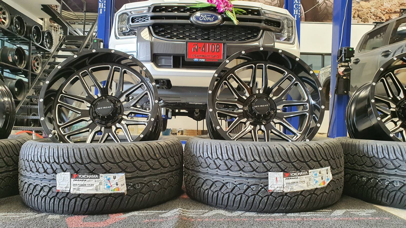 ชุดเเต่งสุดเเจ่มของ FORD NEXT GEN (MT231 20x12 -44 YOKOHAMA PARADA 285/50-20)