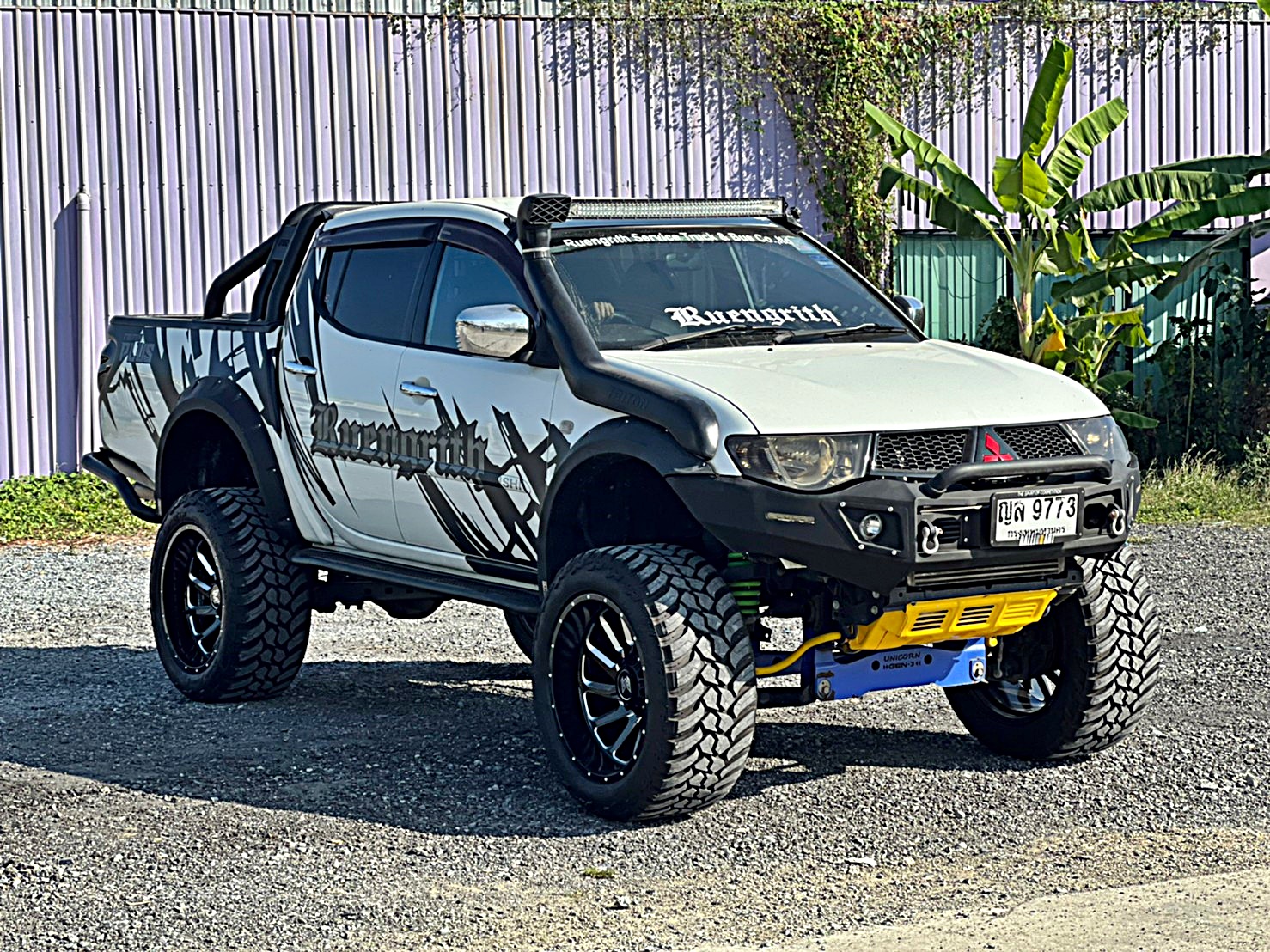 TRITON ทรงเมกา ที่ STEP9