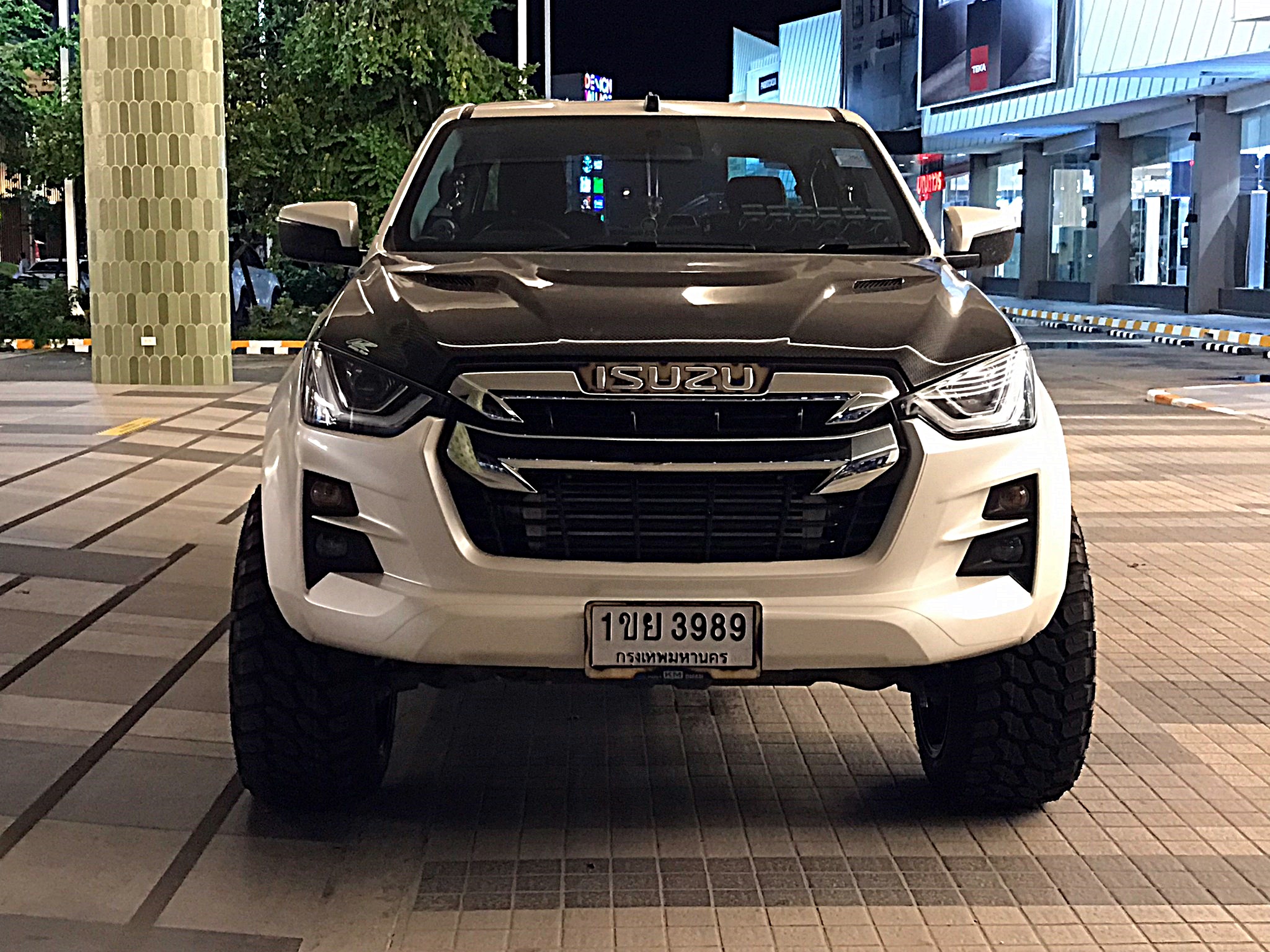 D-MAX ถอดล้อซิ่ง ยกทำทรงเมกาขอบ22