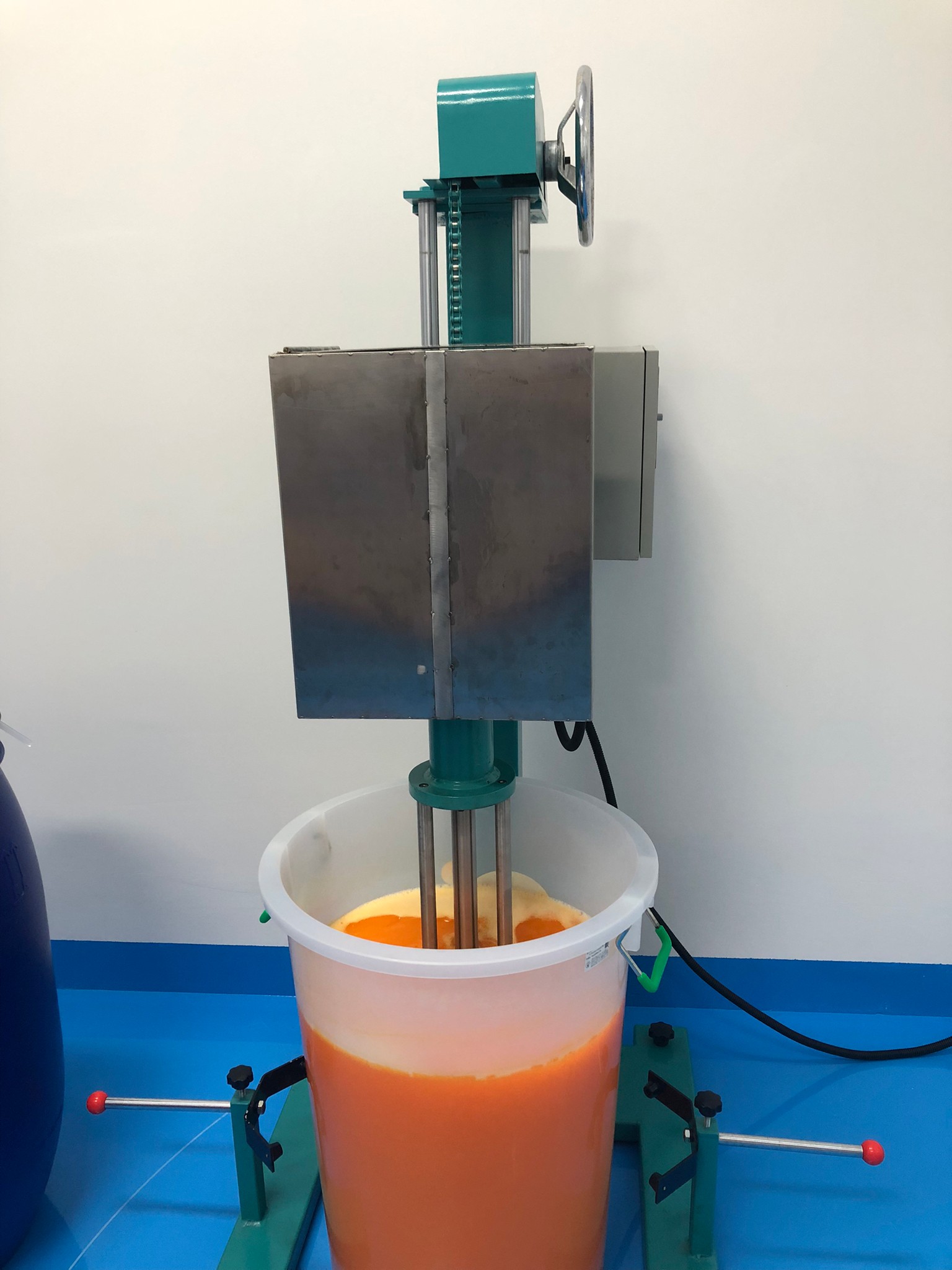 16053 เครื่องปั่นผสมของเหลว เครื่องปั่นครีม เครื่องปั่นโลชั่น (ไม่ได้แถมถังนะคะ)