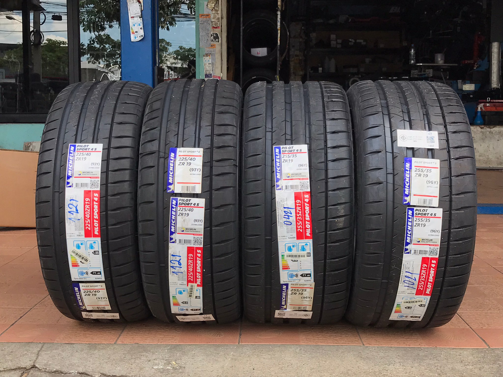 MICHELIN PILOT SPORT4S 255/35-19 ราคาถูกสั่งได้ทุกรุ่นที่ STEP9