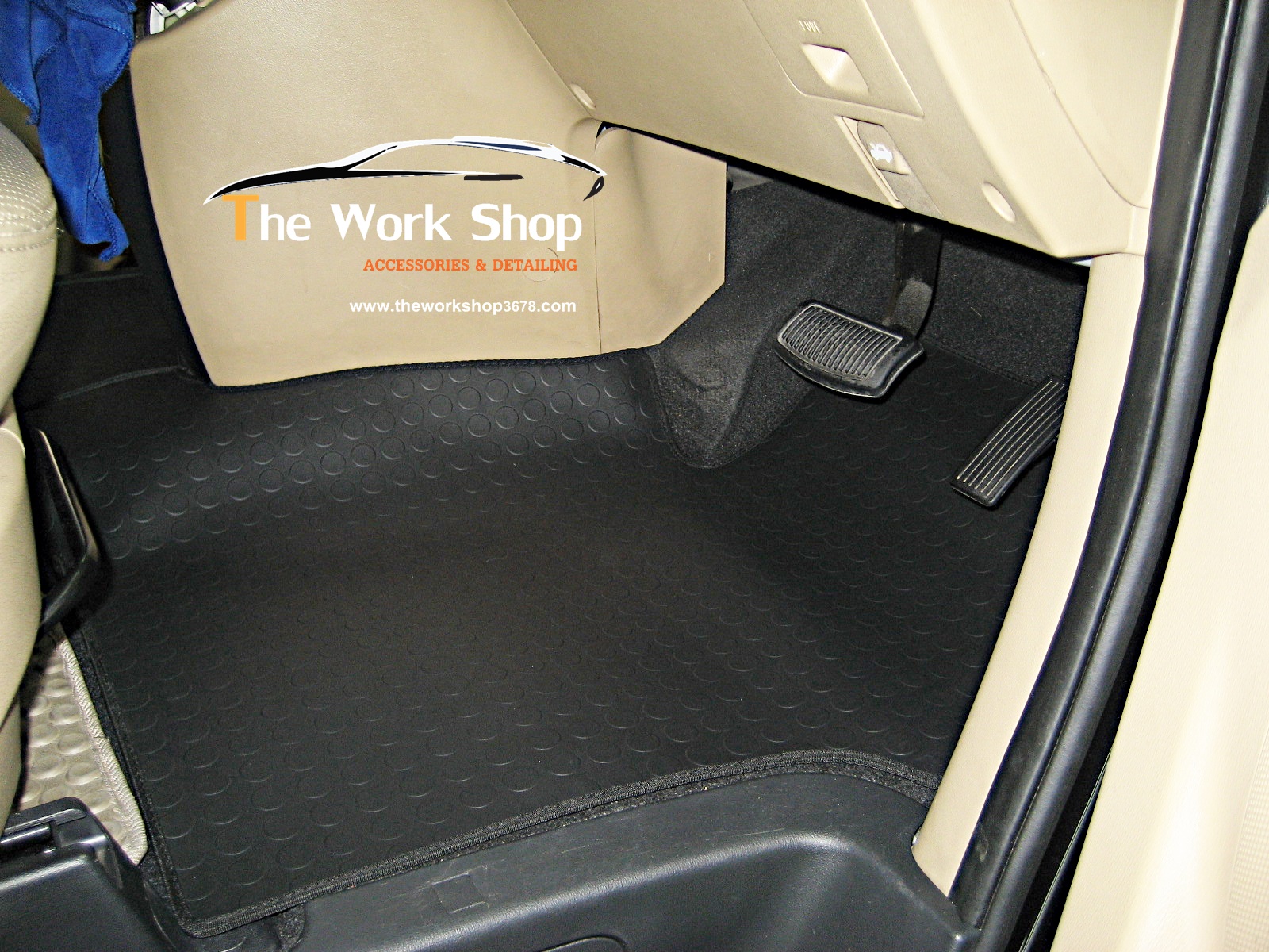 พรมภายในรถยนต์ แบบเหรียญบาท สำหรับ Hyundai H-1 ( 12 ที่นั่ง )
