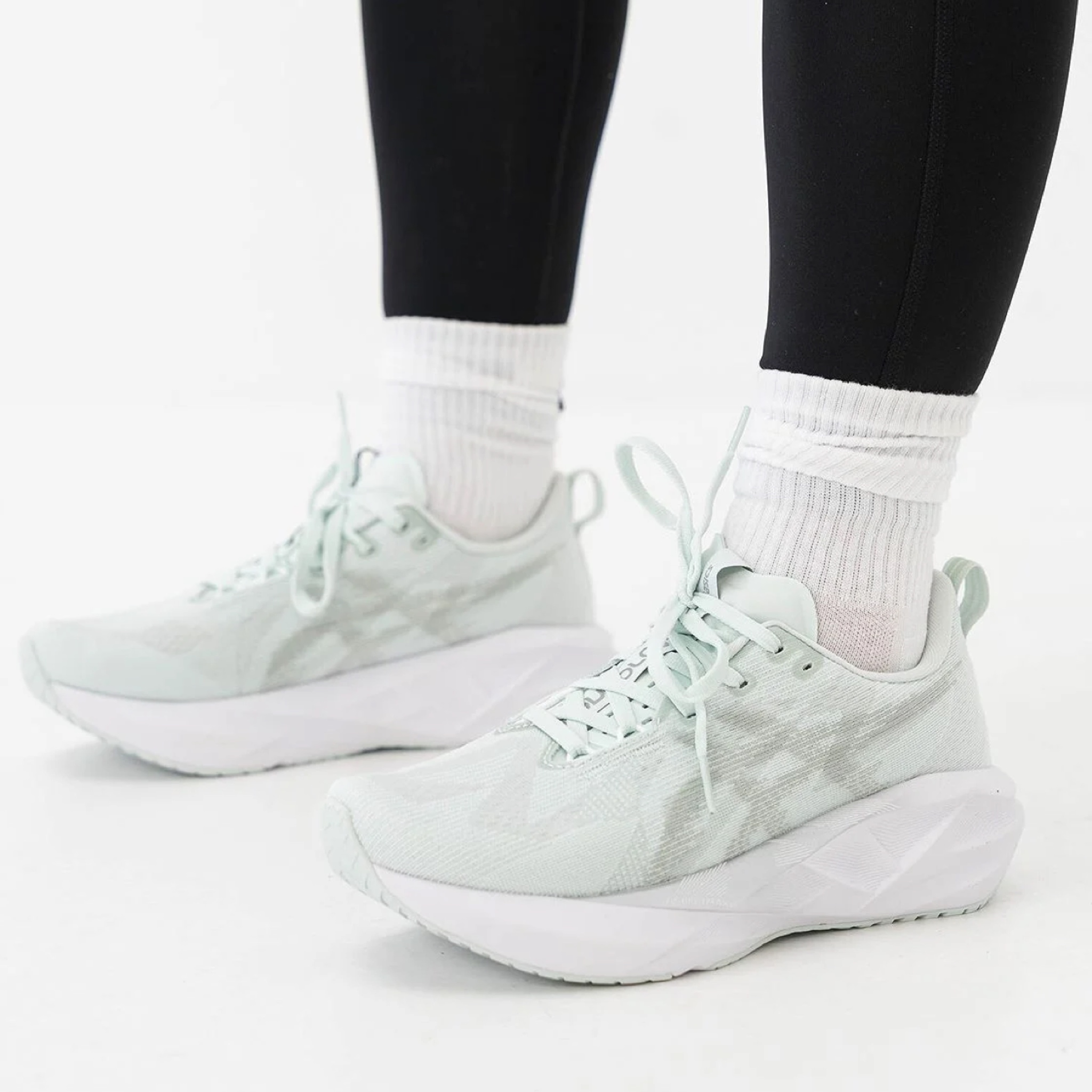 รองเท้าวิ่ง ASICS NovaBlast 5 ‘EXCLUSIVE’ (M9.5US)