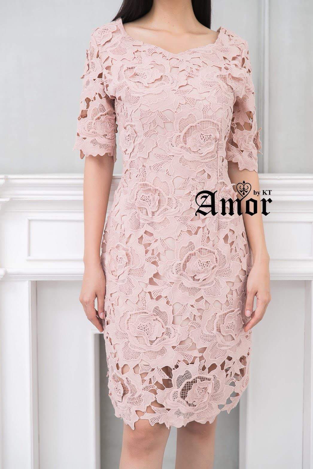 ชุดเดรสลูกไม้ ดอกลอย 3 มิติ