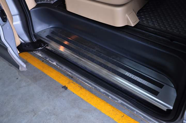 Scuff Plate "Hyundai" for H-1 ( กาบบันได มีโลโก้ "Hyundai" )