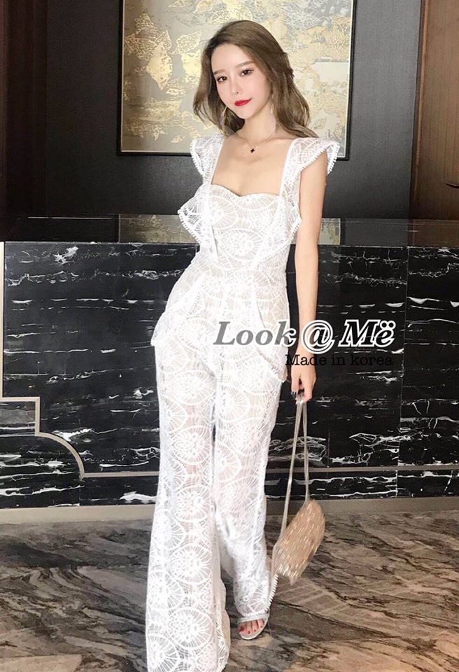 เดรสลูกไม้ฉลุลวดลายชัดสวยหรูมาในแบบเฉพาะ