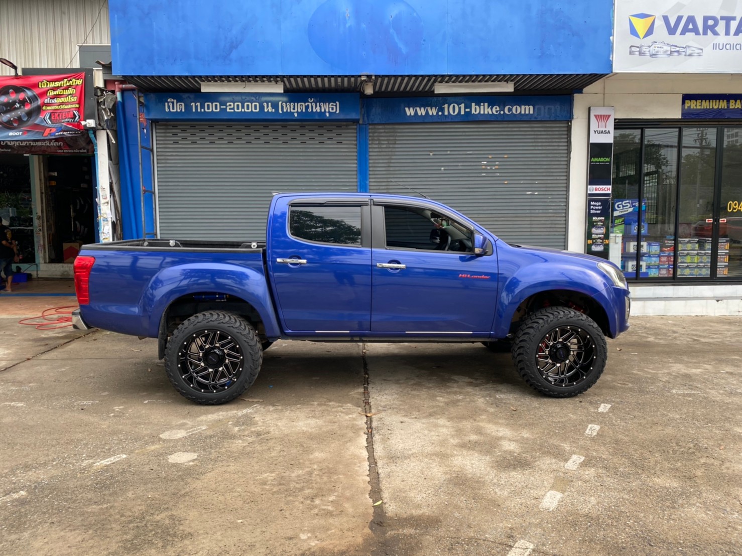 D-MAX มาจากสุพรรณบุรี จัดทรงเมกาที่ STEP9