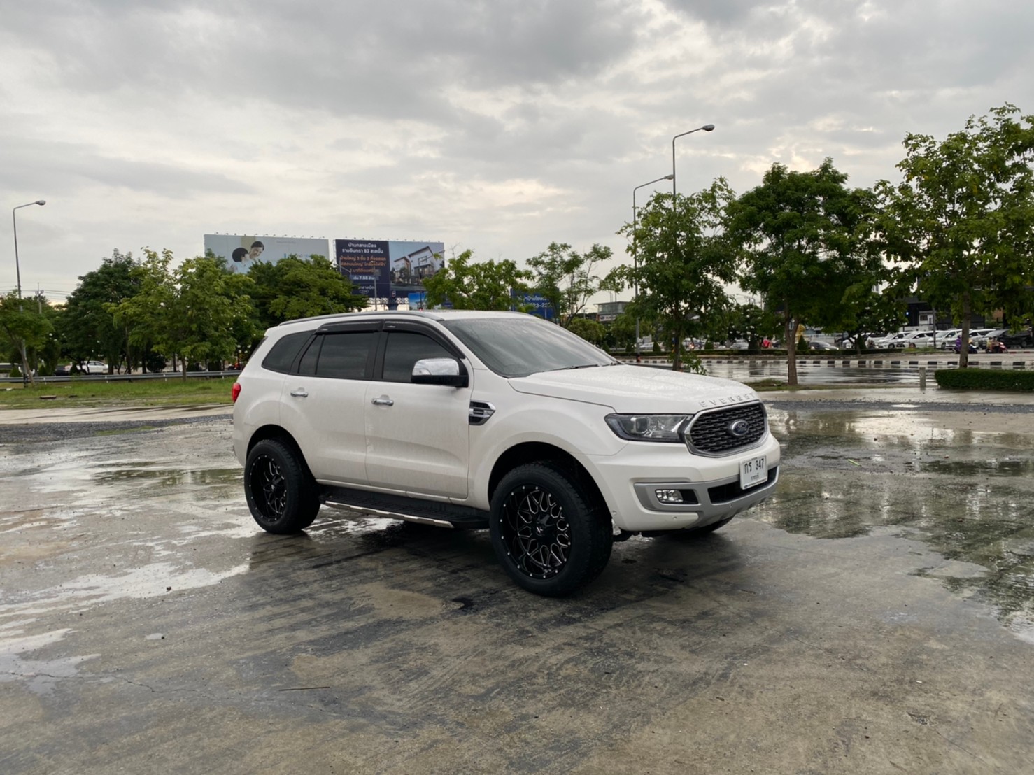 FORD EVEREST แบบไม่ยก