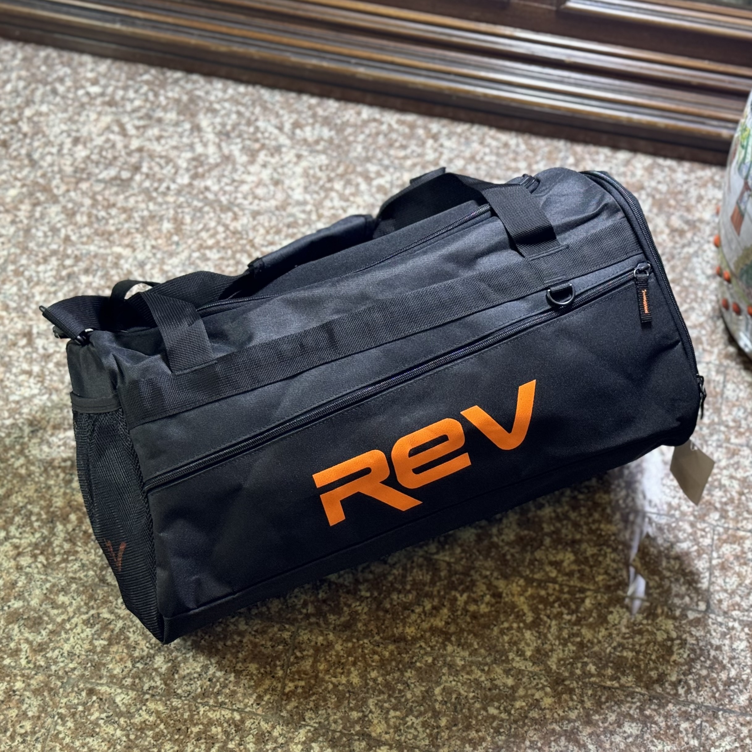 กระเป๋า REV RUNNR Duffle Bag ‘BLACK’ (41L)