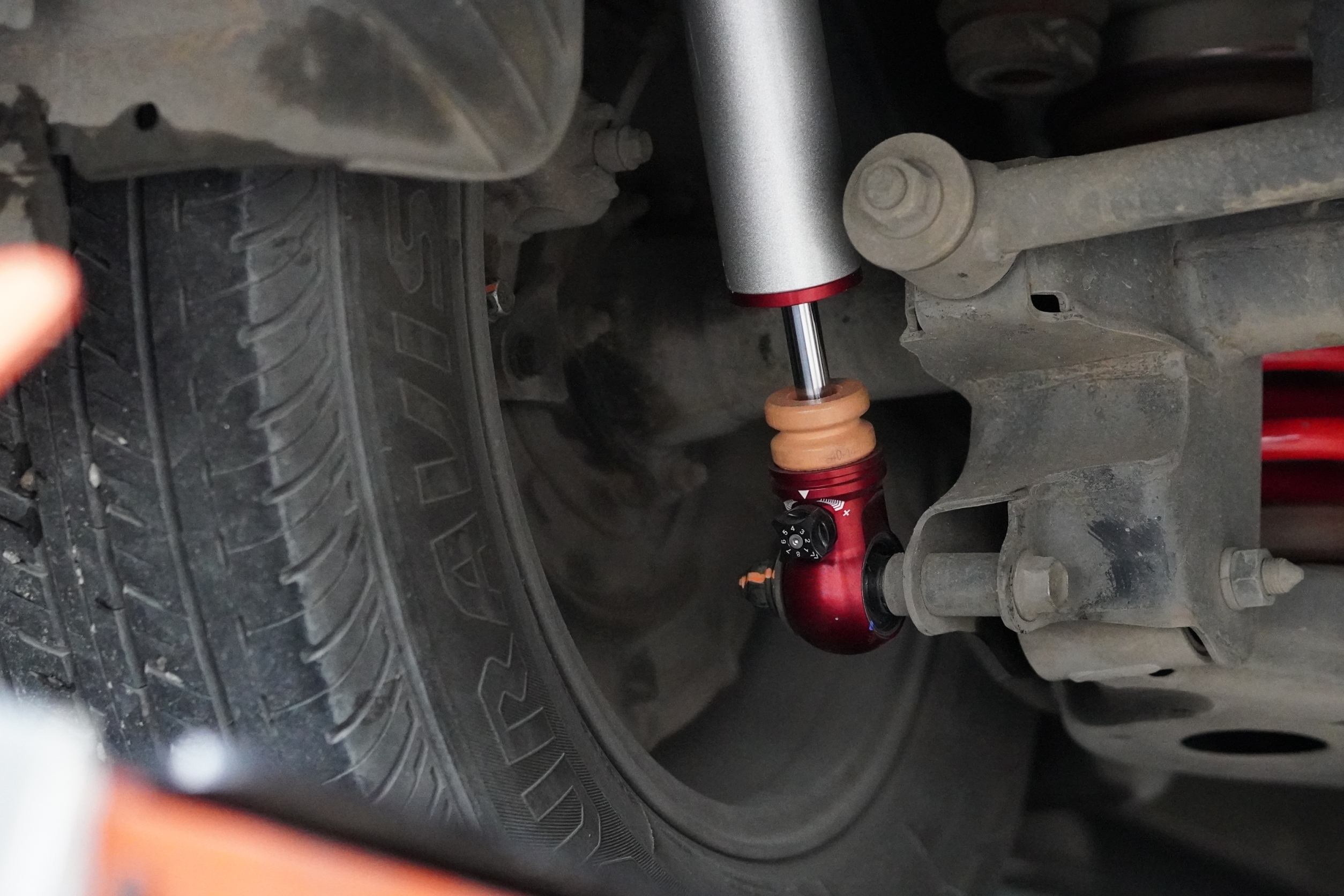 โช๊ค PROFENDER ใส่่ HYUNDAI H1 ปรับนุ่ม16ระดับที่ STEP9