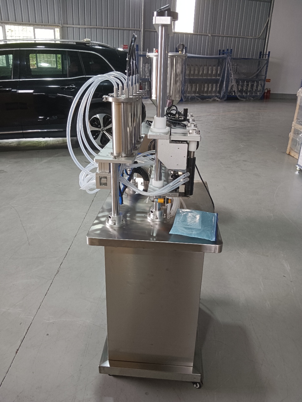 22359 เครื่องบรรจุน้ำหอมกึ่งอัตโนมัติ 4 หัวจ่าย