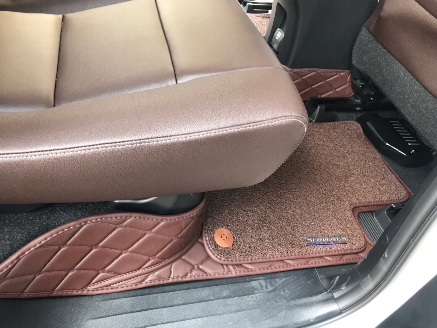 พรมปูพื้นรถยนต์5D All new fortuner ลาย RICH สีกาแฟ เต็มคัน (เสริมใยดักฝุ่น)