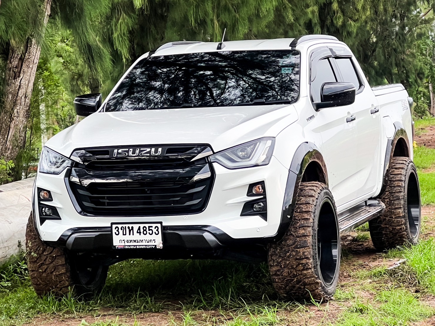 D-MAX ทรงเมกา คันนี้ชุดโปร 55,900บาท