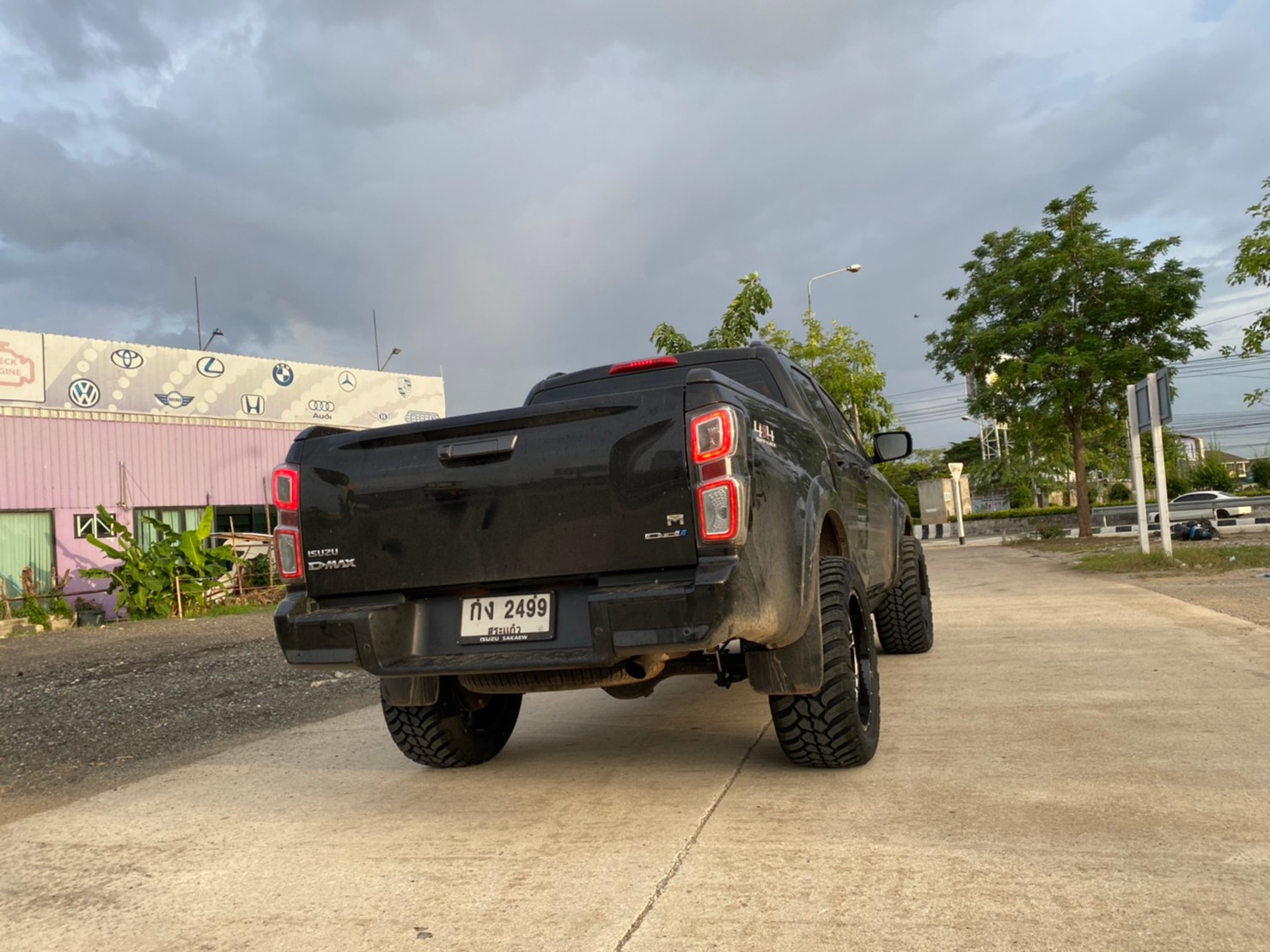 DMAX ขับมาจากสระแก้ว จัดทรงเมกาที่STEP9