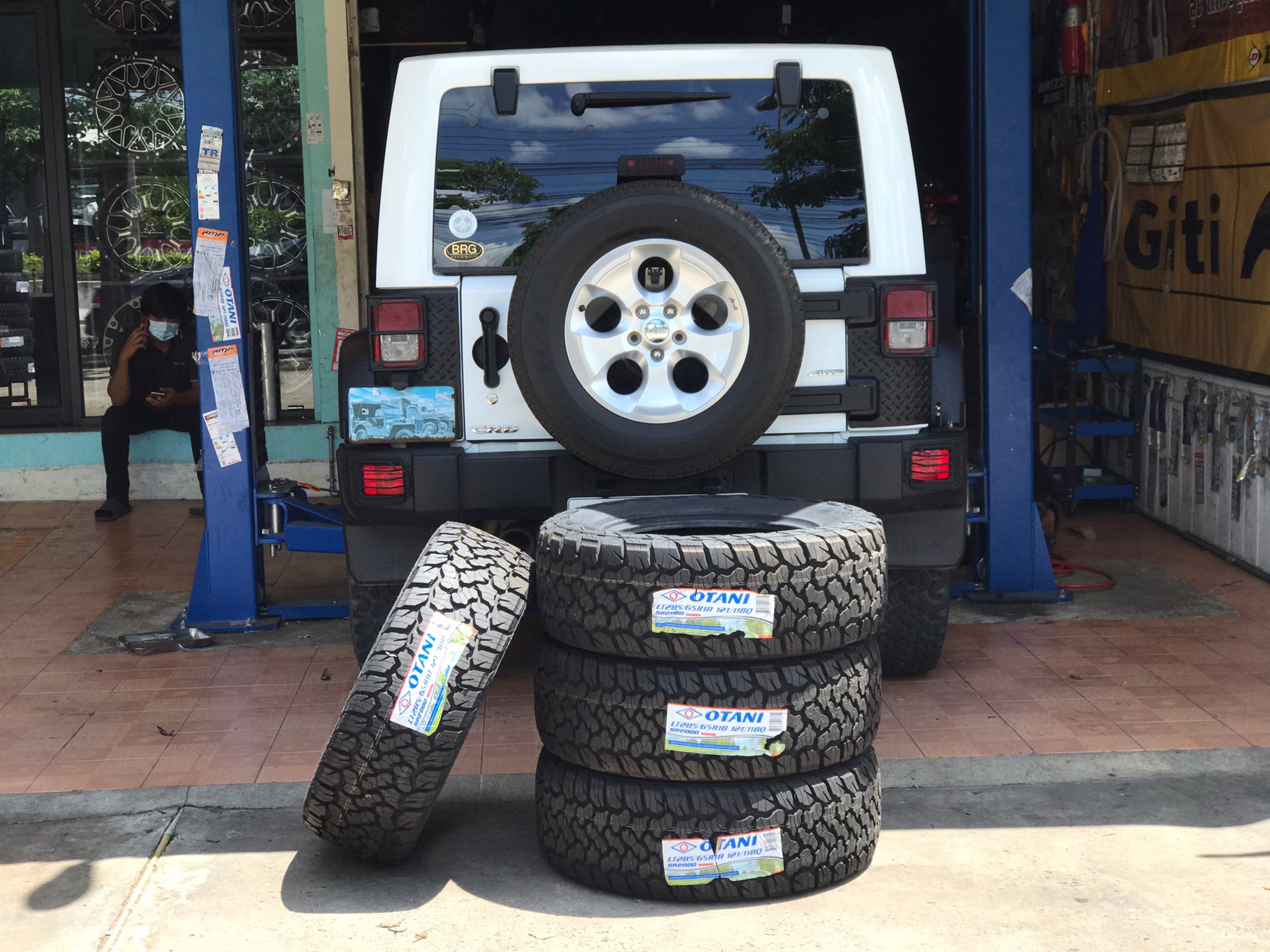 OTANI 285/65-18 SA2000 ที่สุด ครับ ยางไทย #JEEP #OTANI #SA2000 🔧 ติดตั้งฟรี มีหน้าร้าน.. การันตีราคาถูกที่สุด ไม่เน้นกำไรเน้นได้ใจลูกค้า ✨ แม็กซ์และยางมีให้เลือกเกือบทุกรุ่น ทุกยี่ห้อ ต้องการรุ่นไหนเป็นพิเศษ ทักสิครับ ‼️ รออะไร ------------
