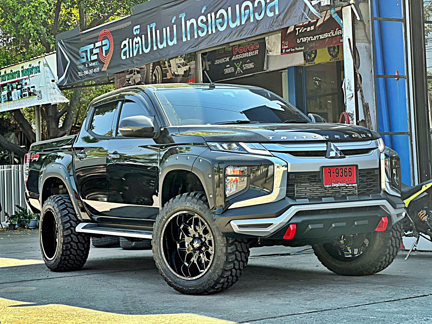 TRITON ทรงเมกา ล้อ FORCE ที่ STEP9