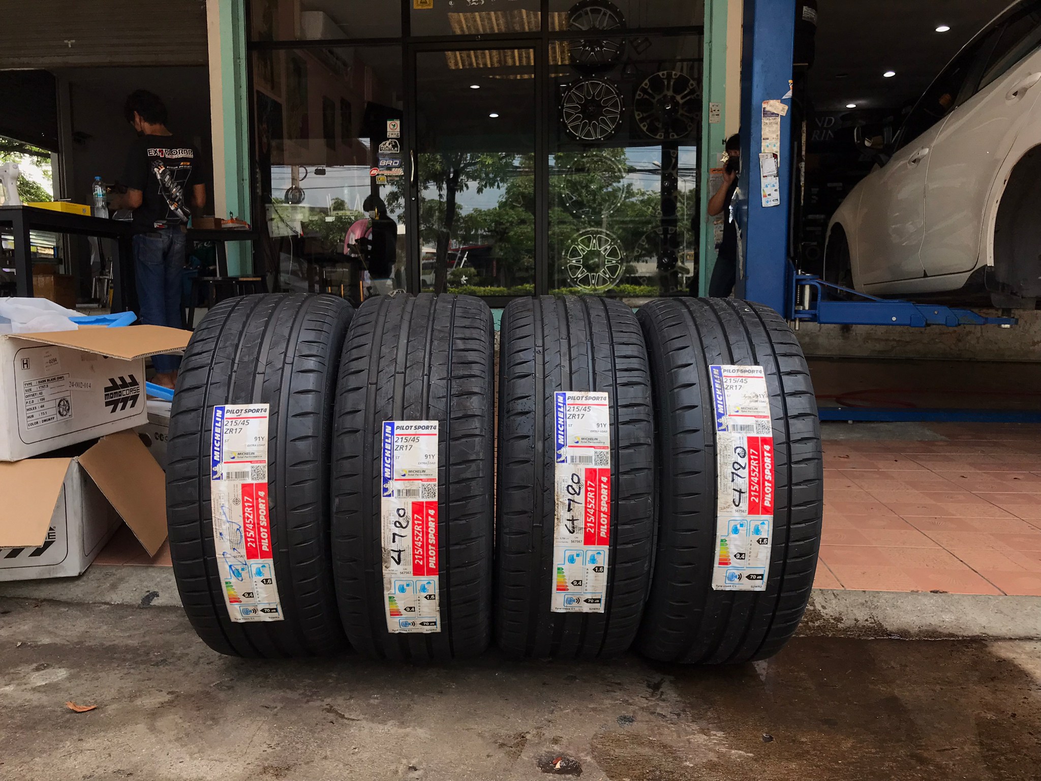 MICHELIN PILOT SPORT4S 215/45-17 ราคาถูกสั่งได้ทุกรุ่นที่ STEP9