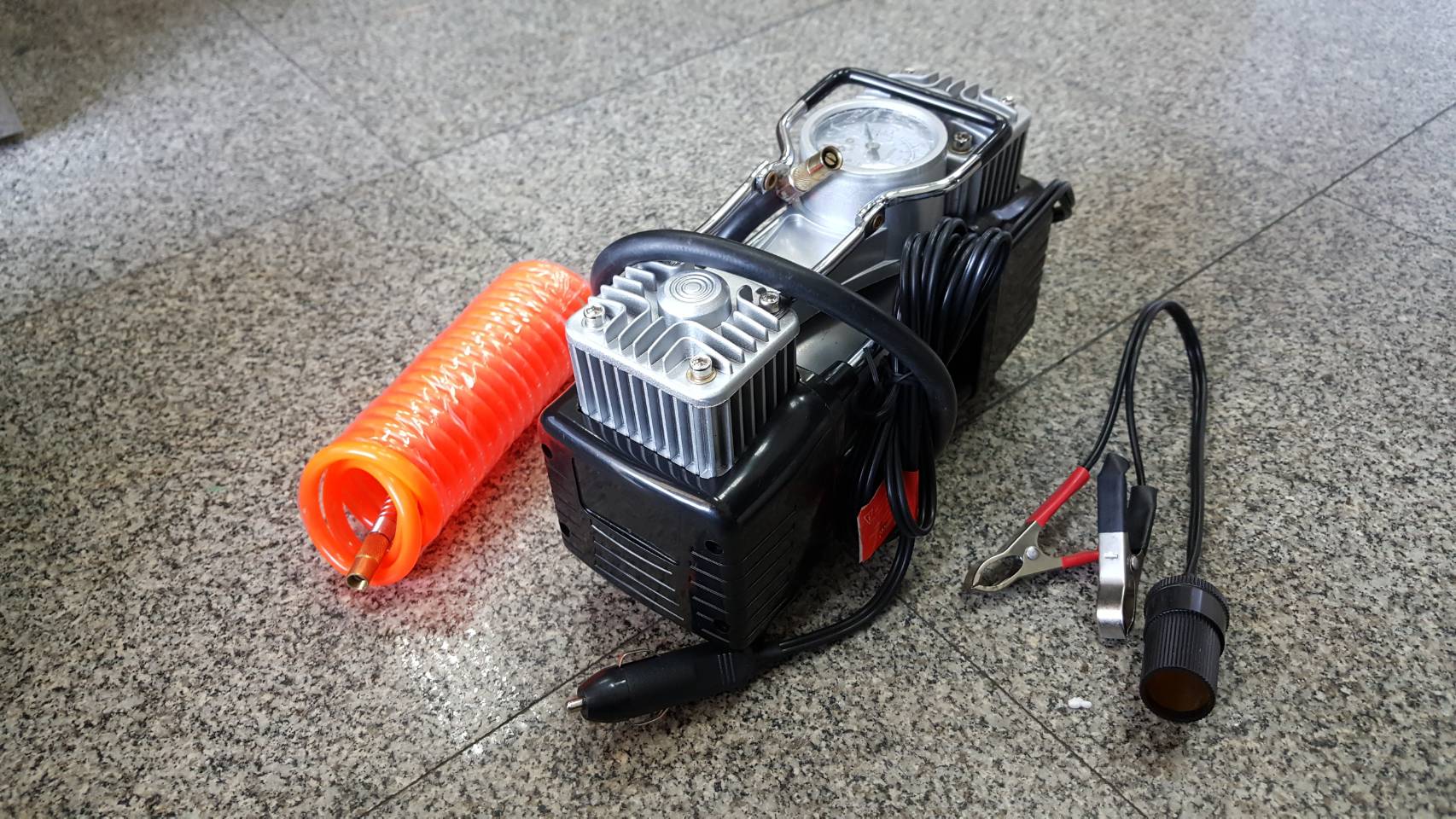 ปั้มลมเอนกประสงค์แบบพกพา