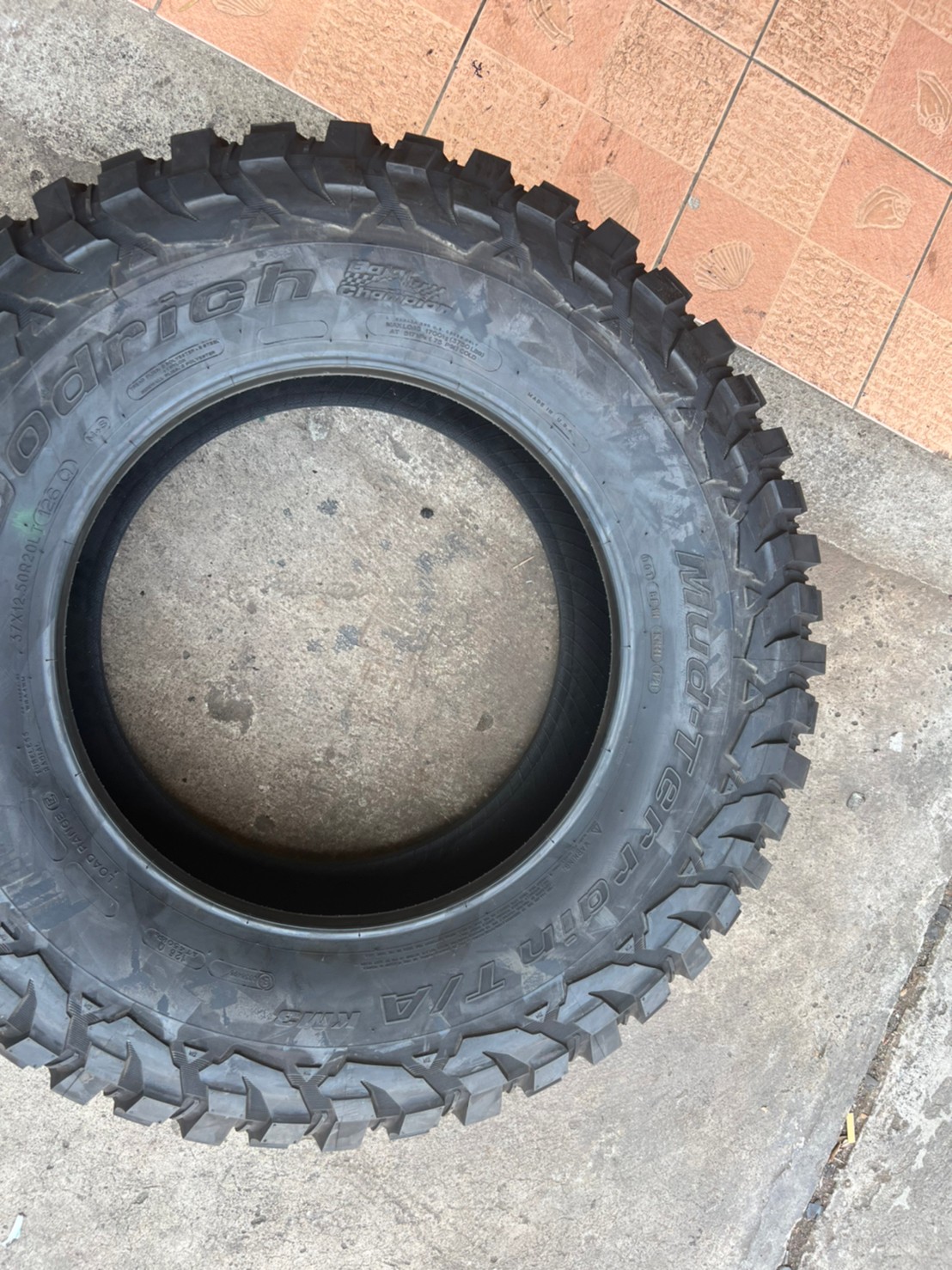 BF GOODRICH KM3 37X12.5R20 ที่ STEP9