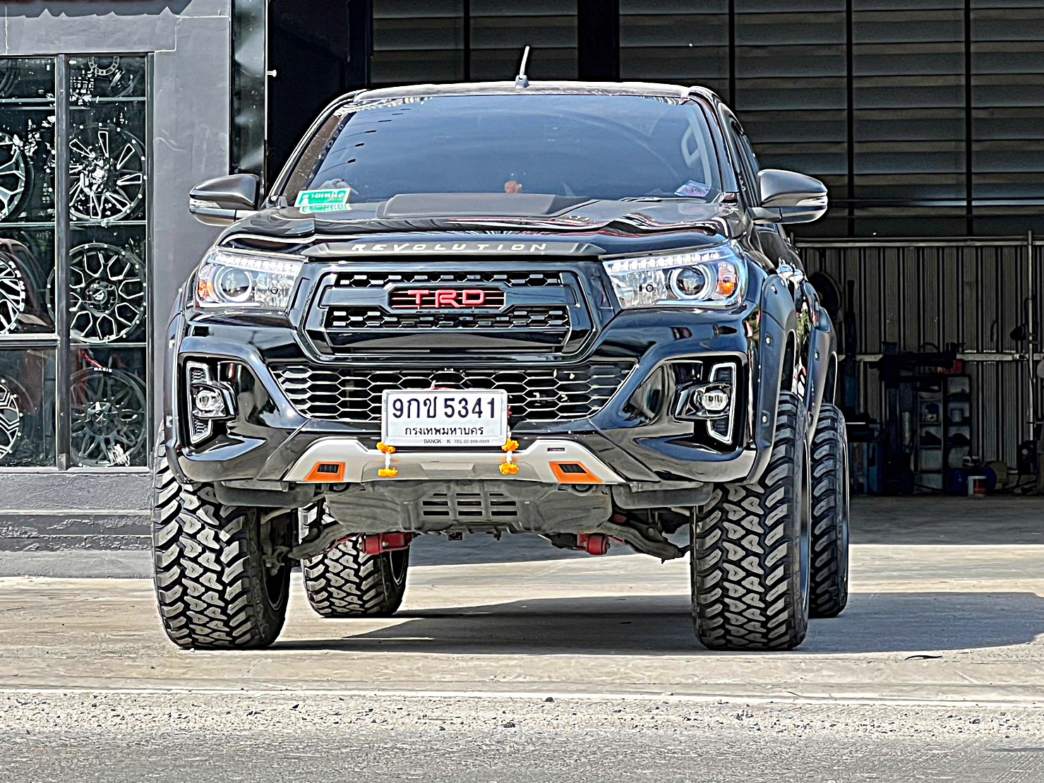 TOYOTA REVO แต่งทรงเมกาที่ STEP9