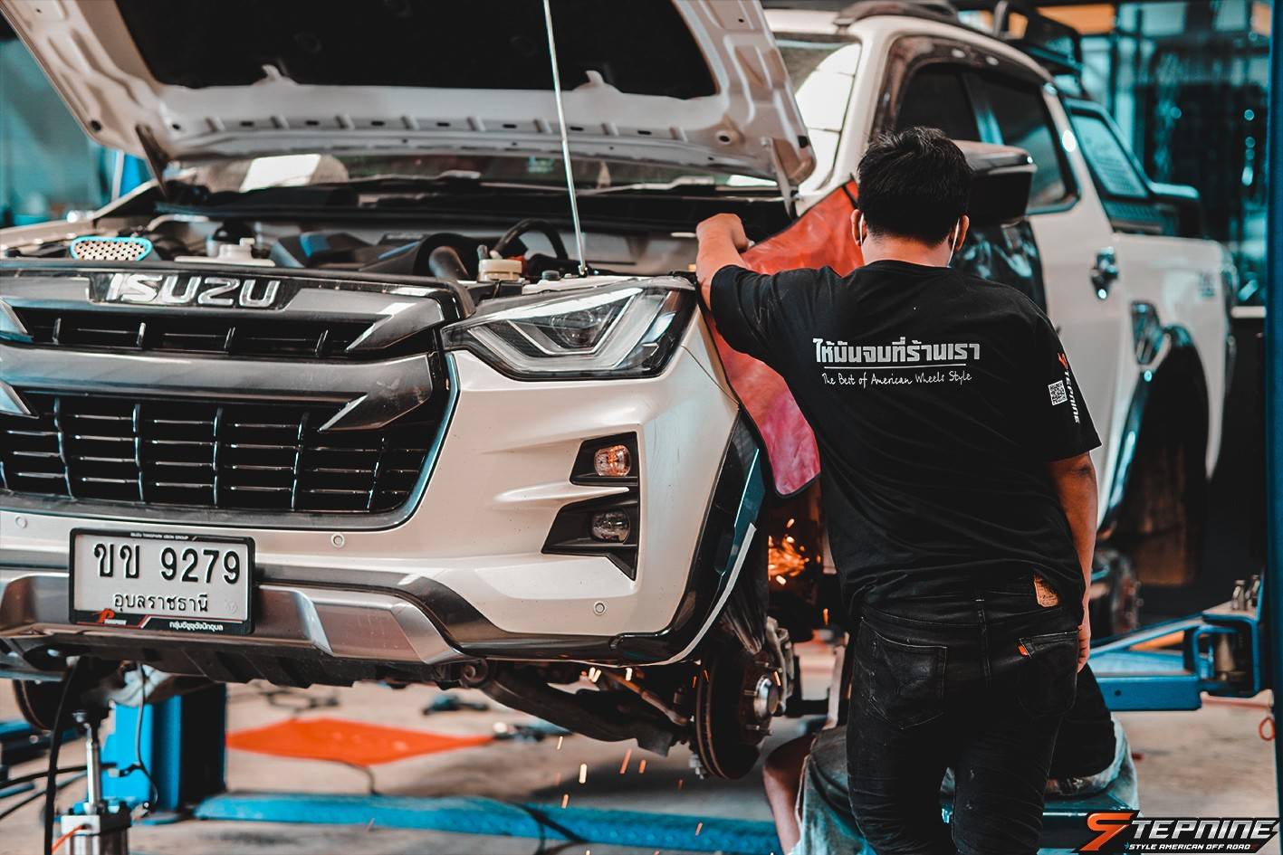 D-MAX จองคิวมาจากอุบลราชธานี แต่งทรงเมกาที่ STEP9