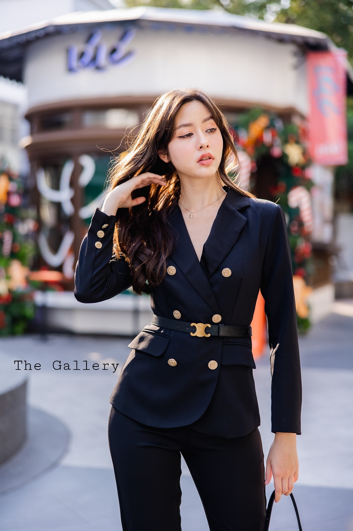 ชุดเซ็ต 3ชิ้นสูท+ กางเกงขายาว พร้อมเข็มขัดหนังสีทองหรูหราสุดๆ ทรงสวยผ้าดีมากๆๆ จะใส่ทำงาน ออกงาน ก็สวยจบ