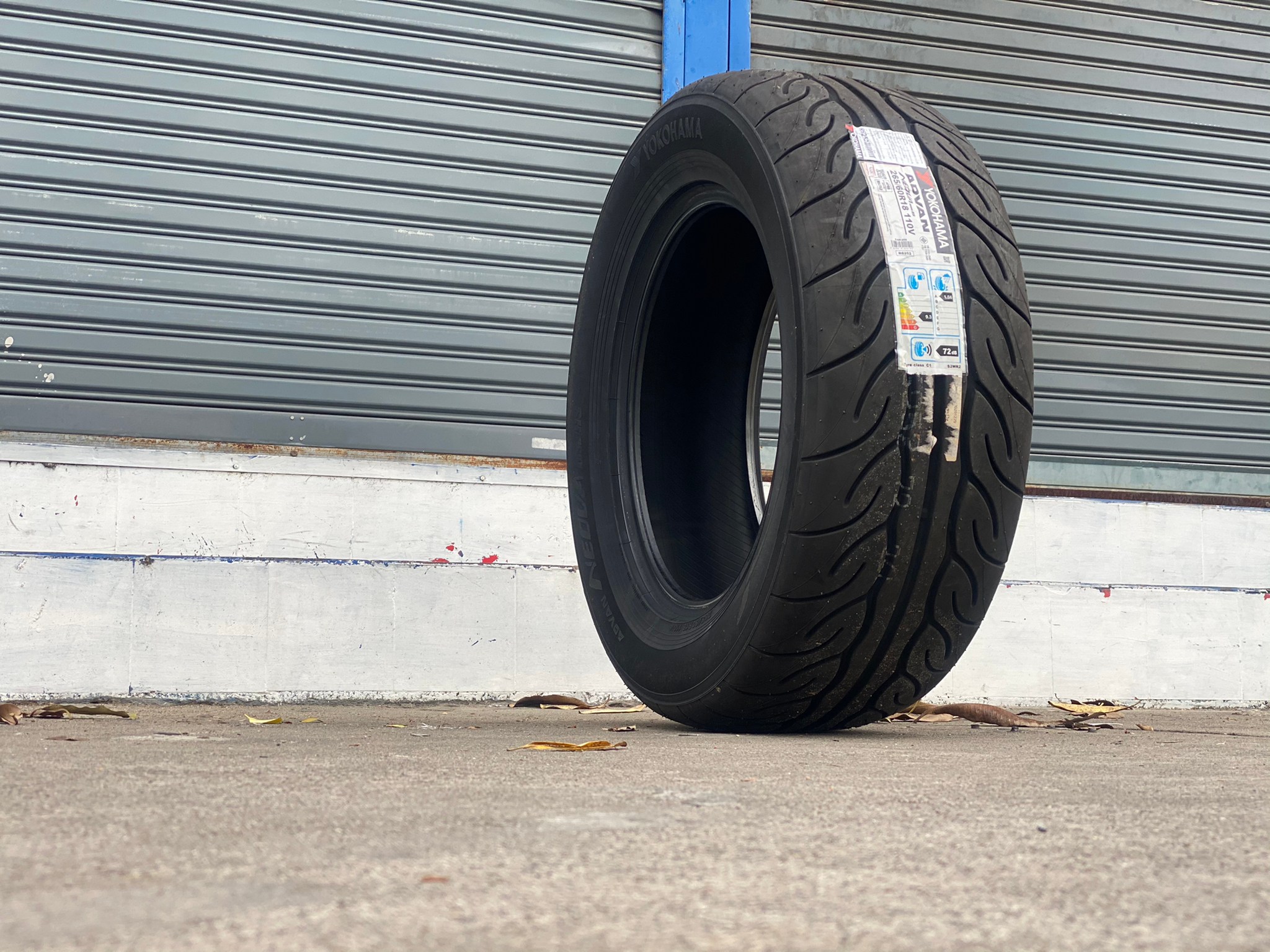 Yokohama 265/60-18 ad08rs