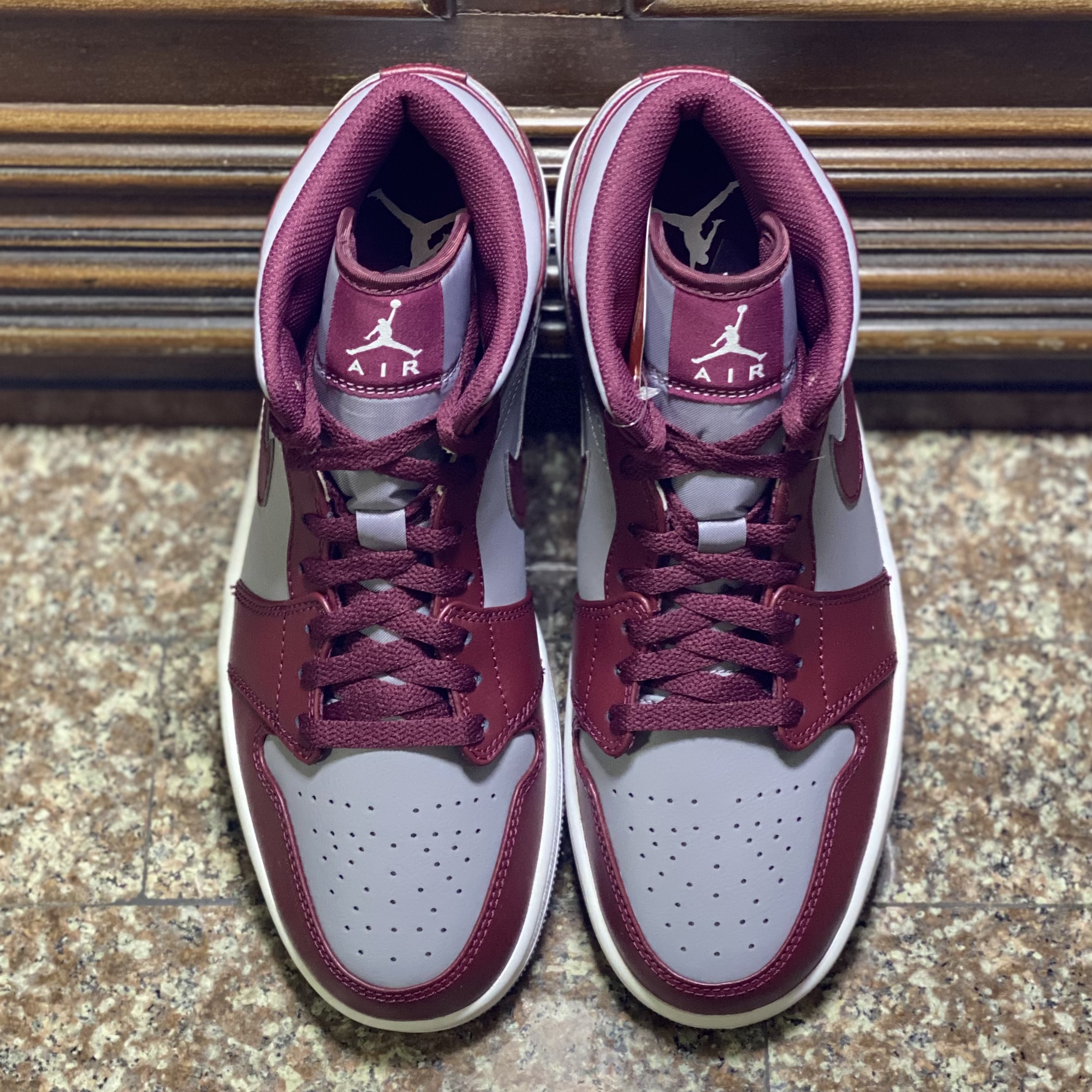 รองเท้า Nike Air Jordan 1 Mid ‘Cherrywood’ (M9.5US)