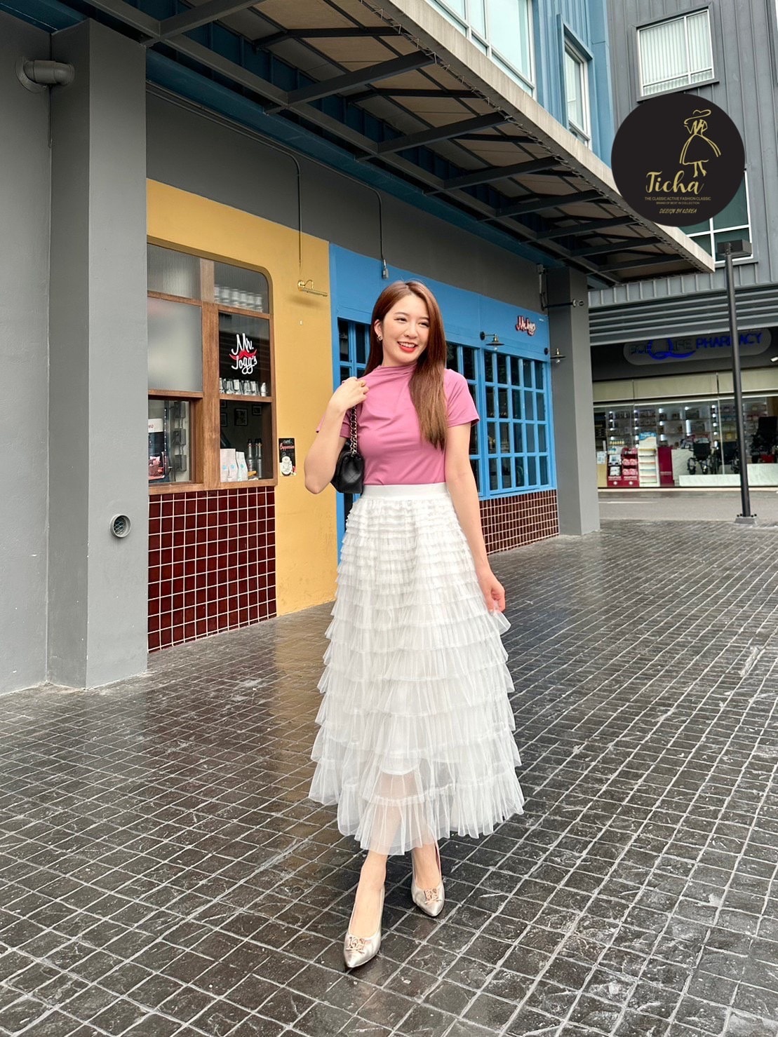 Set เสื้อคอปีนแขนสั้นยืดเด้งๆ สีชมพู มาพร้อมประโปรงมุ่งระบายชั้นๆๆ เอวสม็อค สวมใส่สบาย มีซับใน งานสวยผ้าดีมาก เหมาะกับใส่เที่ยวถ่ายรูปคาเฟ่ชิวๆ หรือ ทะเล