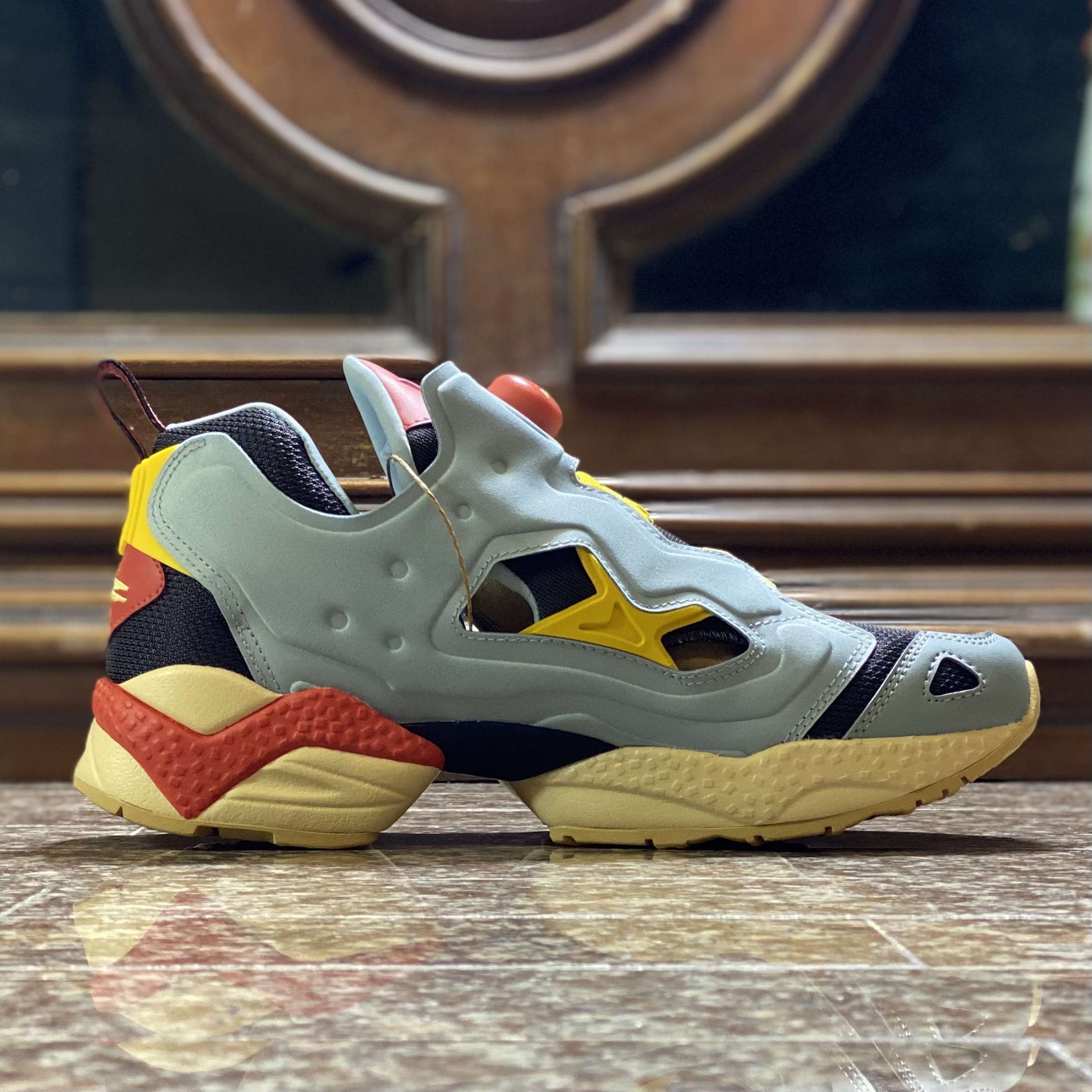 รองเท้า Reebok X Looney Tunes InstraPump Fury 95 ‘LIMITED’ (M7/7.5/8/8.5/9/11US)