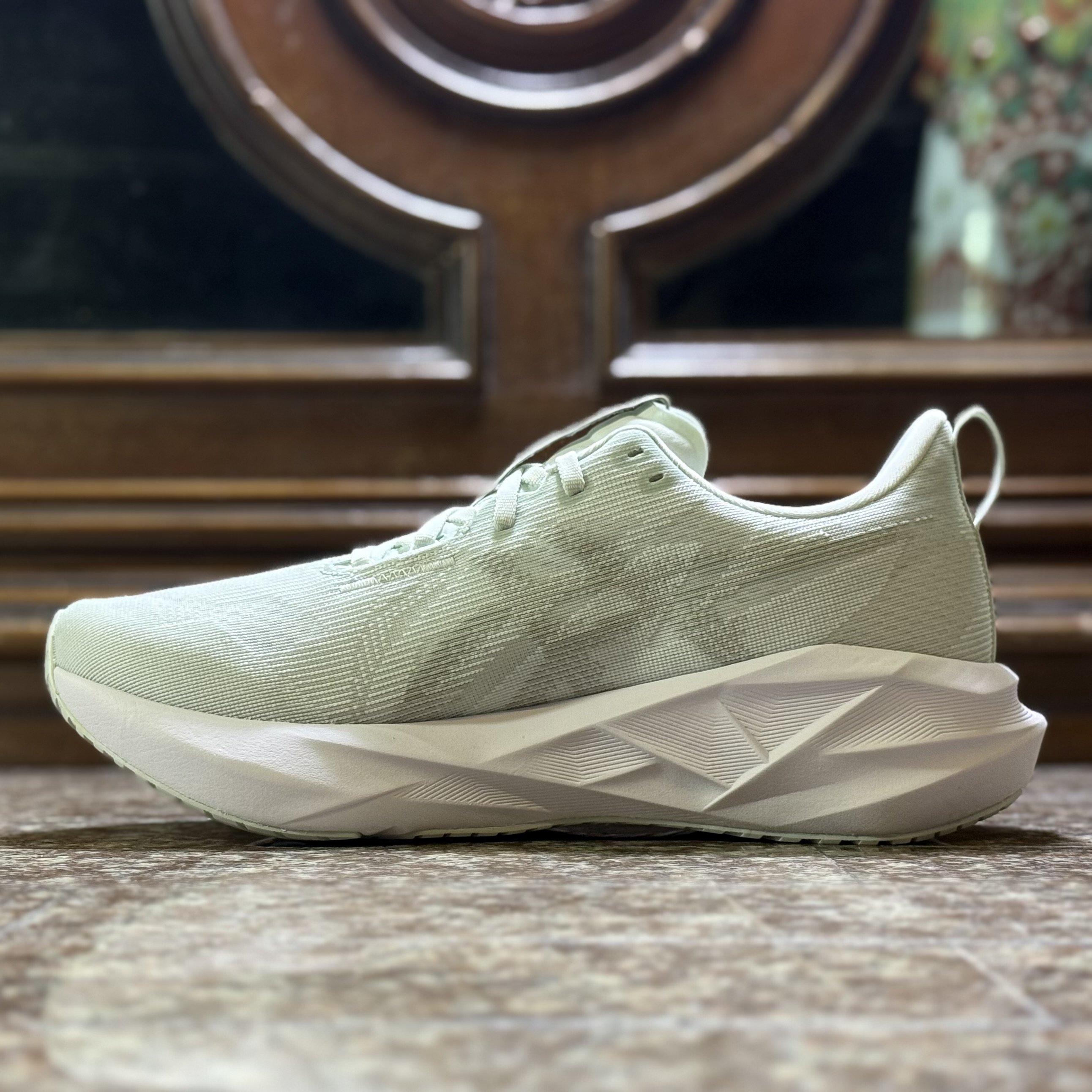 รองเท้าวิ่ง ASICS NovaBlast 5 ‘EXCLUSIVE’ (M9.5US)