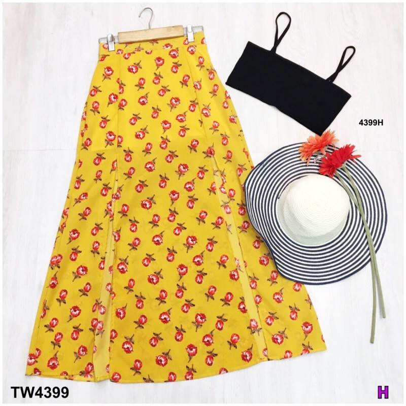 set 2 ชิ้น เสื้อสายเดี่ยว กับ กระโปรงผ่าหน้า