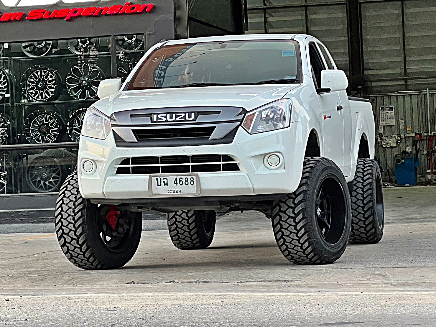 D-MAX ตัวเตี้ย ทำให้เป็นตัวสูง ทรงเมกา